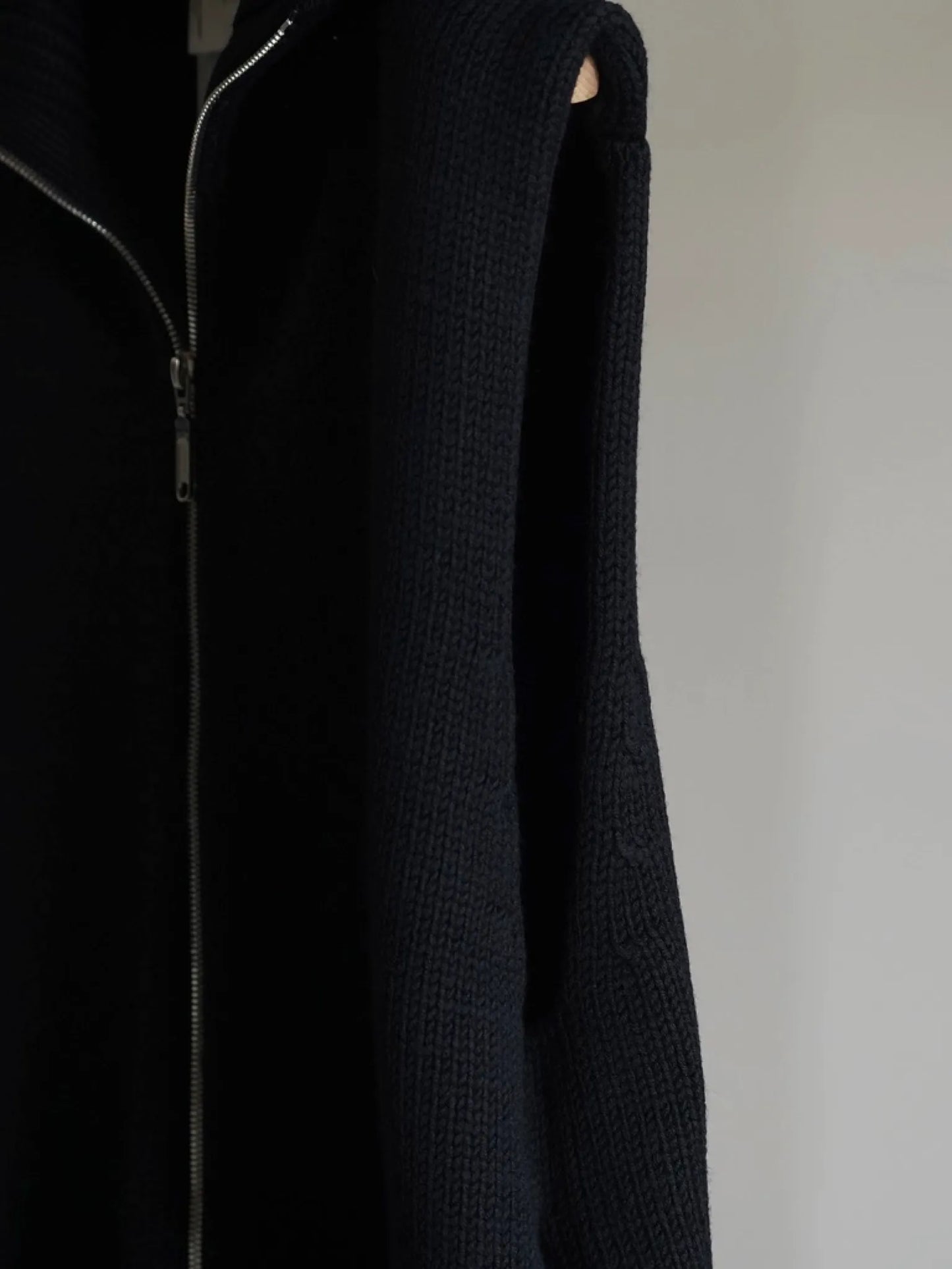 olde-h-daughter-wool-drivers-vest-black-4