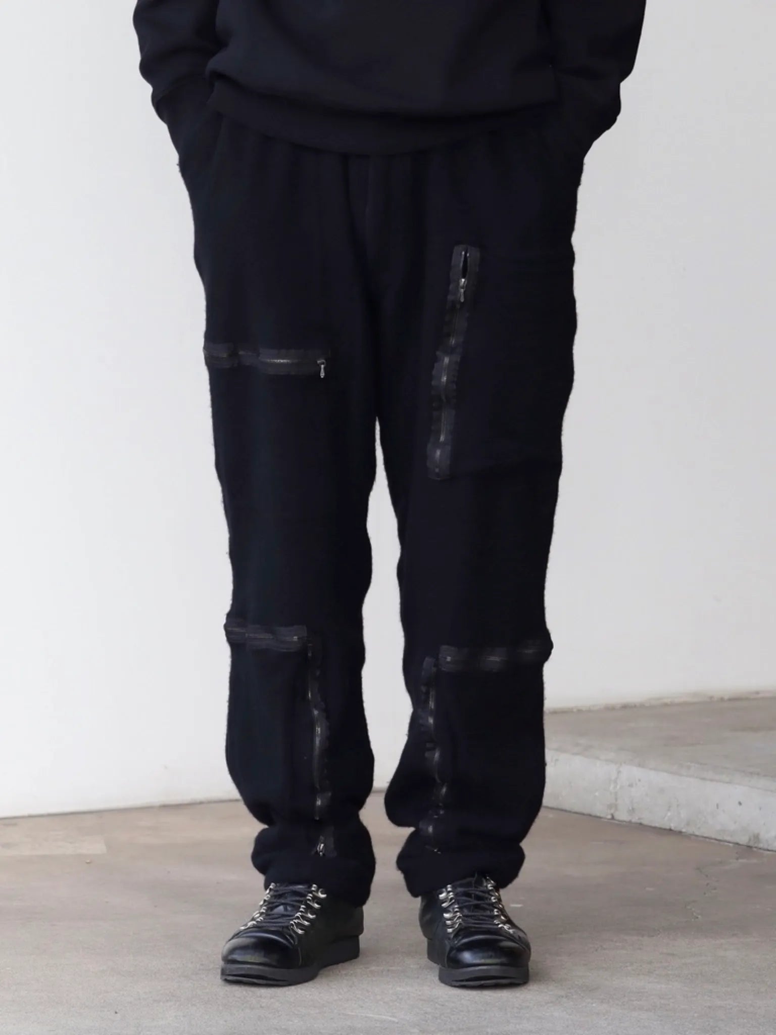 COMOLI 縮絨ウール パラシュートパンツ BLACK | CASANOVA&CO