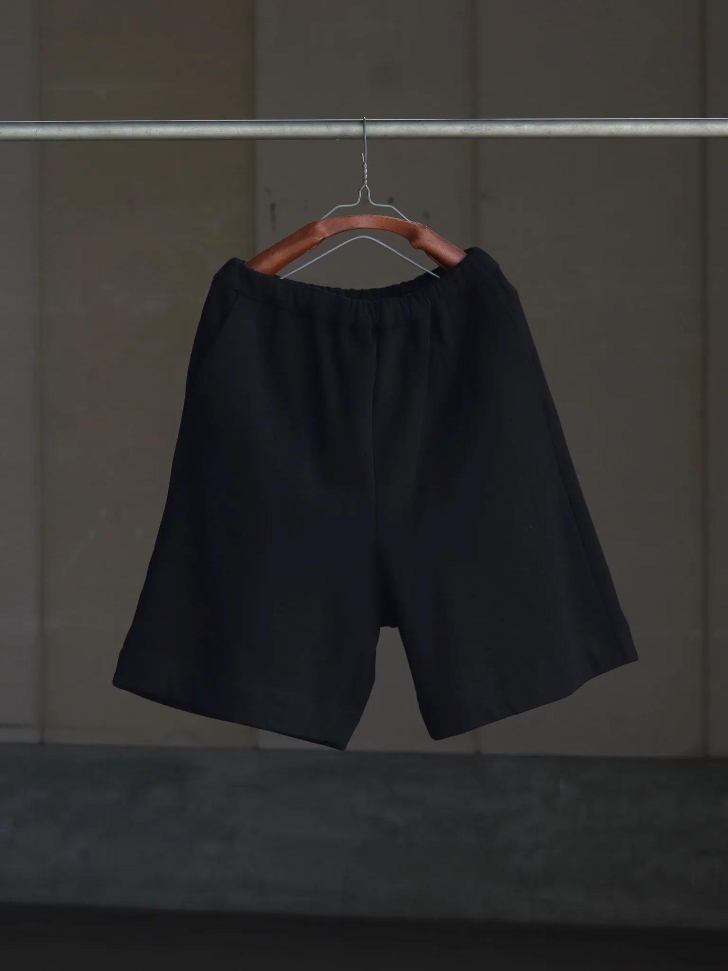 WONDER ROOM | "FRIEND" Sweat Shorts black