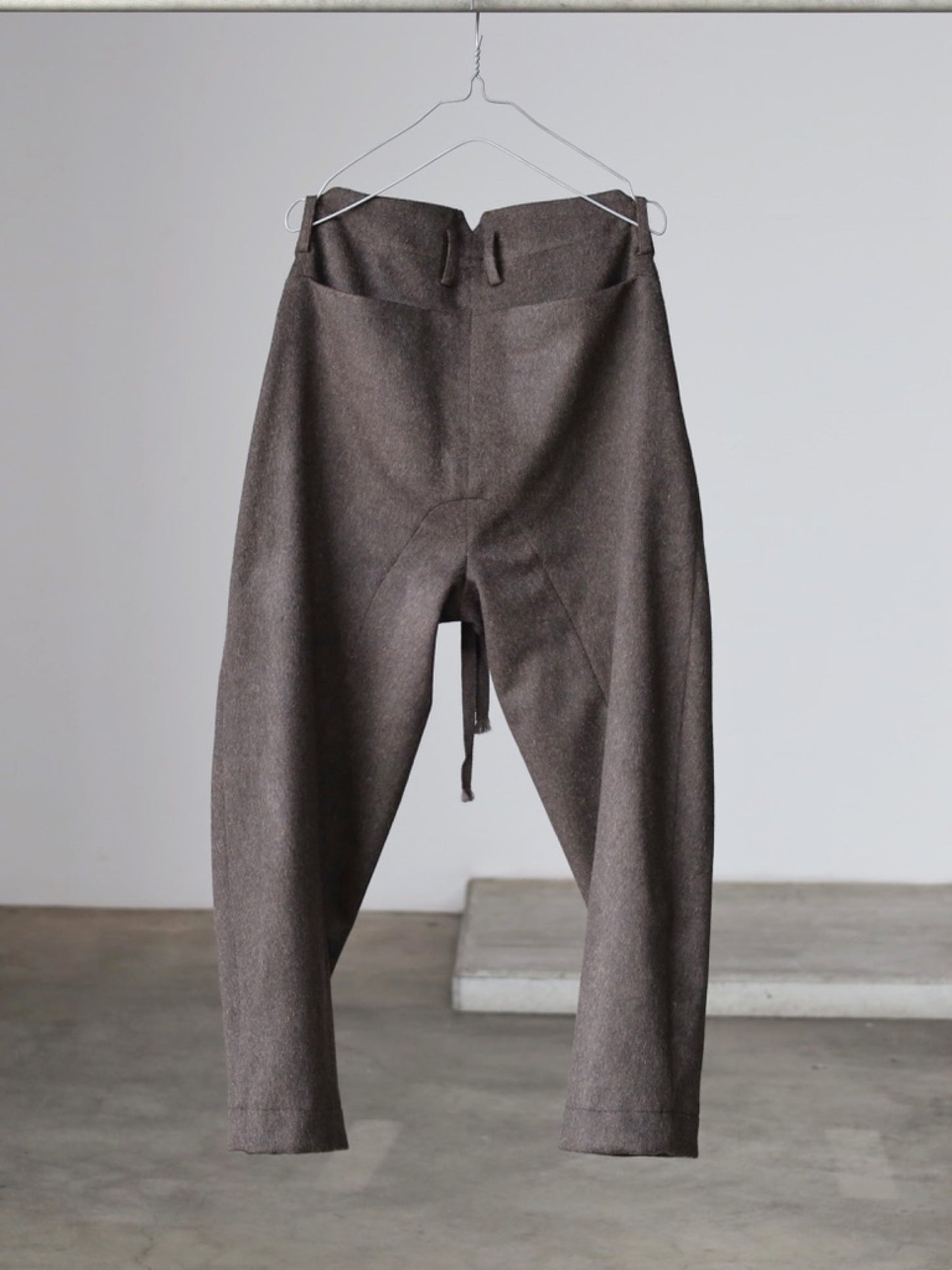 seventyfive | 6-Pocket Tapered Trousers 브라운 올리브