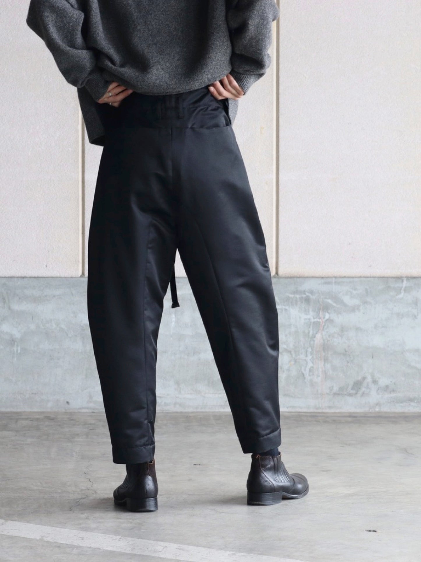 seventyfive | Tapered Trousers with Beltloop Raven