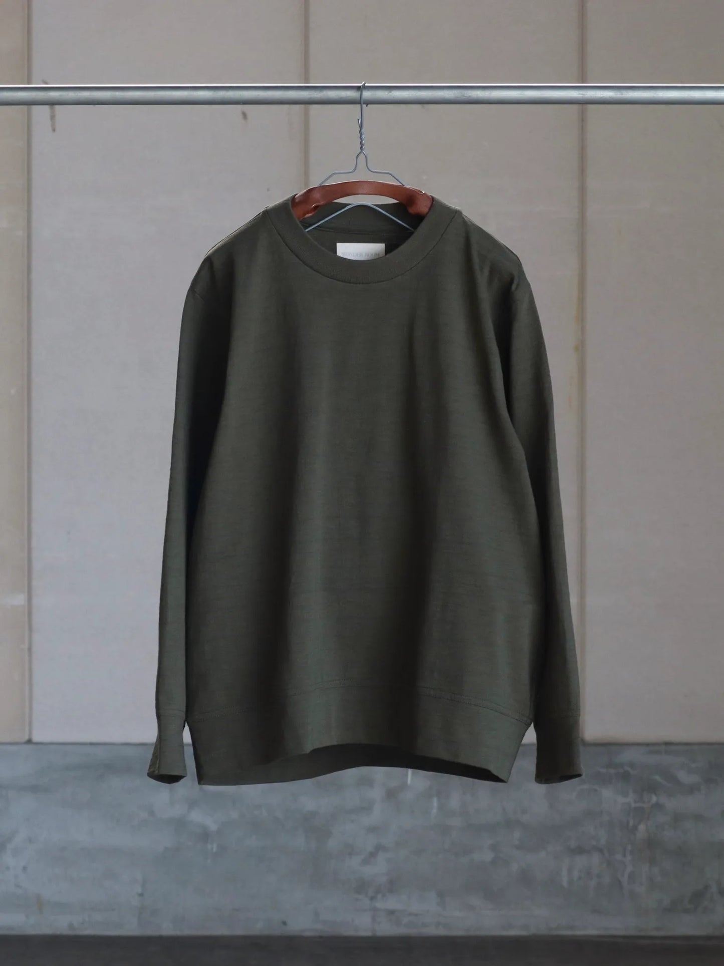 WONDER ROOM | "SHADOW" L/S Crewneck Tee olive