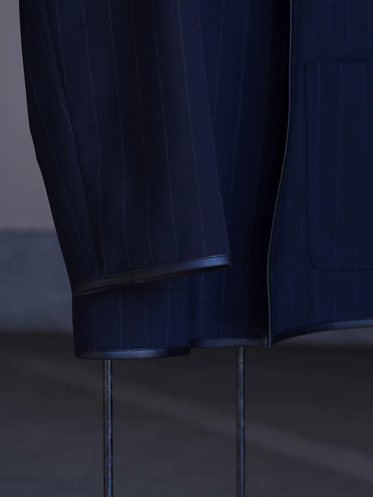 SARTO | [HIGH TWIST WOOL] NO-COLLAR JACKET NAVY STRIPE