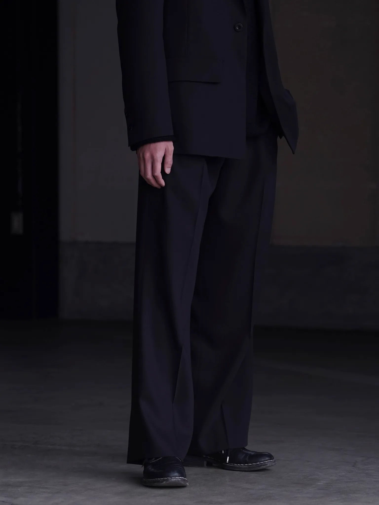 irenisa-two-tucks-wide-trousers-dark-brown-6