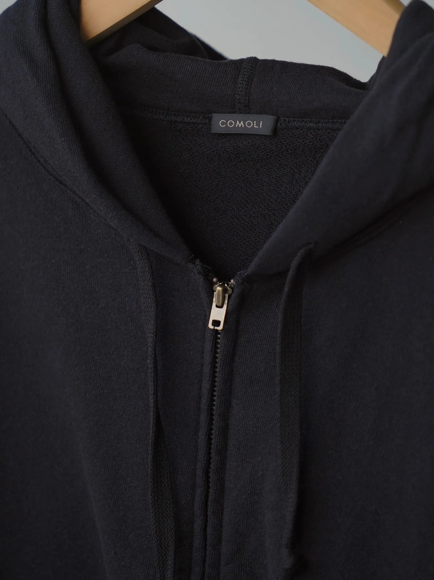 COMOLI LWコットン裏毛 ジップパーカ BLACK | CASANOVA&CO (カサノヴァ COMOLI LWコットン裏毛 ジップパーカ BLACK | CASANOVA&CO (カサノヴァ