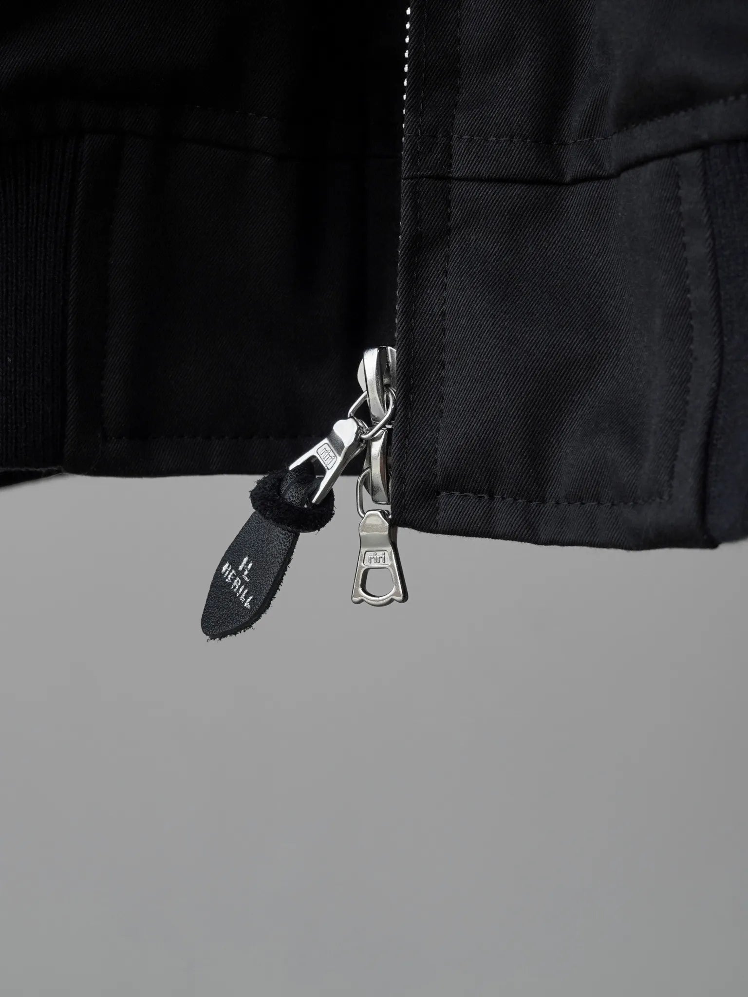 herill-cottongabardine-weekendjacket-black-5