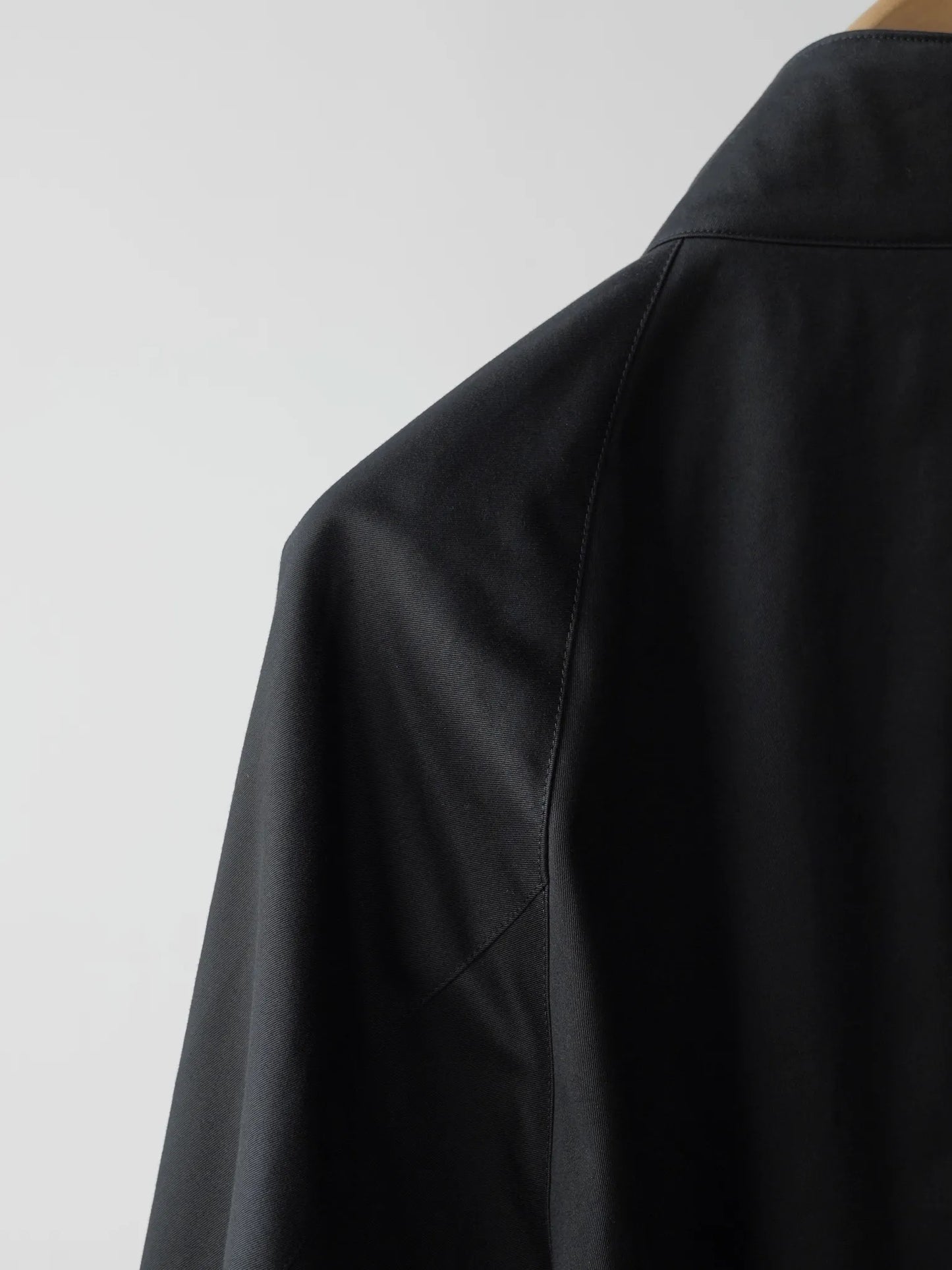 herill-cottongabardine-weekendjacket-black-6