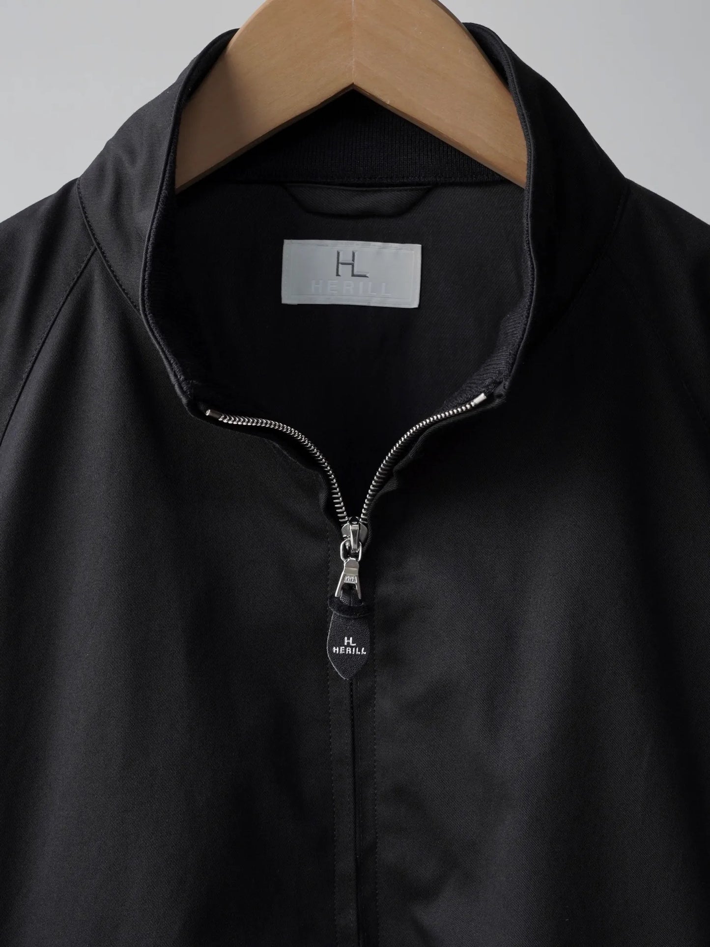 herill-cottongabardine-weekendjacket-black-7