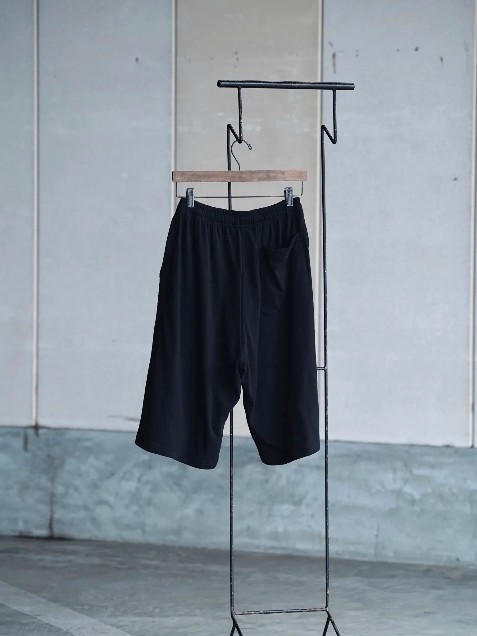 COMOLI コットンメッシュ ショーツ BLACK | CASANOVA&CO (カサノヴァ COMOLI コットンメッシュ ショーツ BLACK | CASANOVA&CO (カサノヴァ