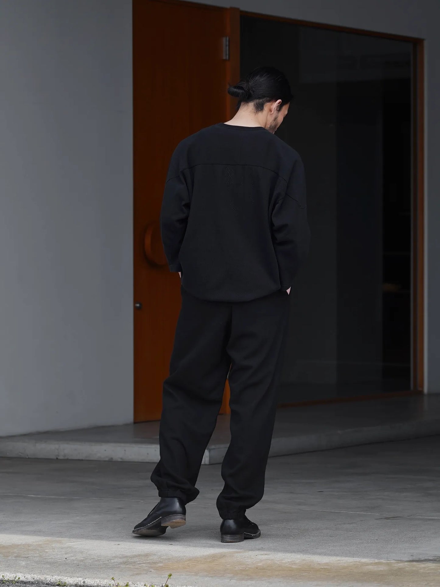comoli-シルクネップ-ドローストリングパンツ-black-1-5
