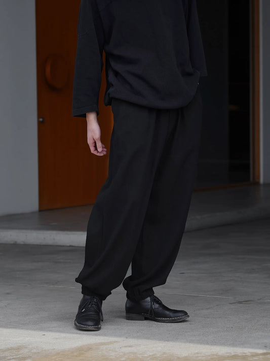 comoli-シルクネップ-ドローストリングパンツ-black-1-1