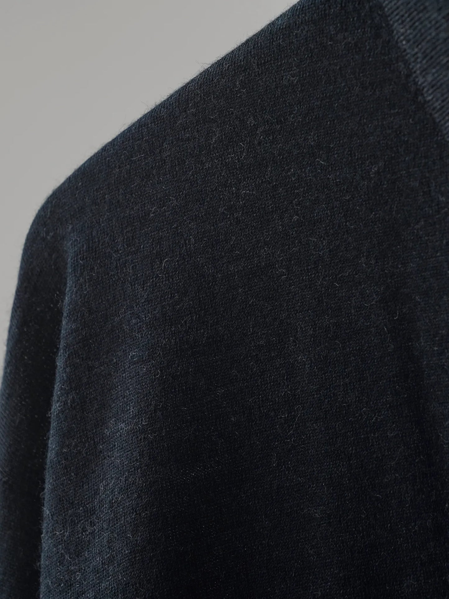 comoli-ウール-衿つきカーディガン-charcoal-4