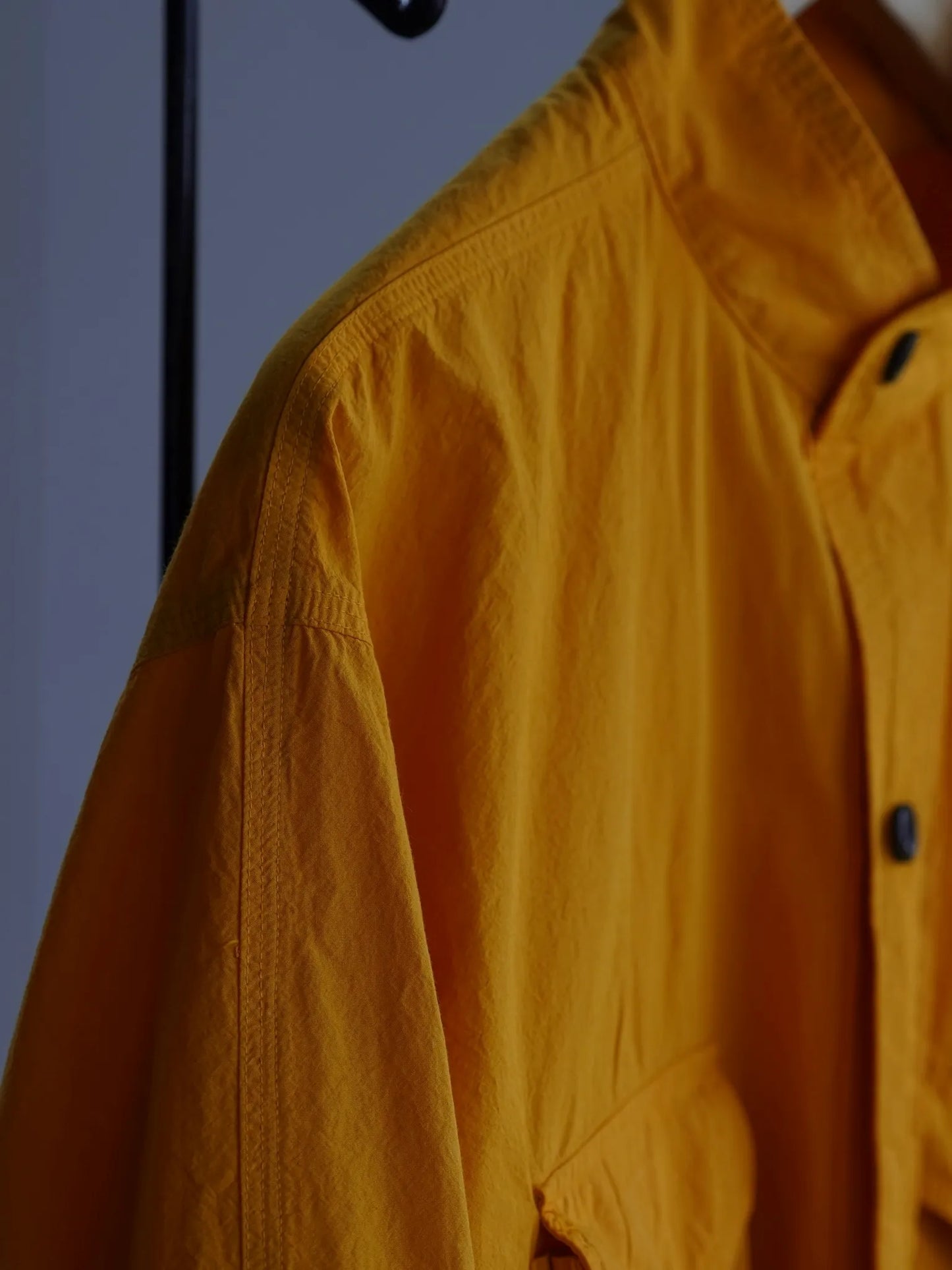 SARTO | [COTTON HIGH COUNT ENZYME] STABD COLLAR OVER SHIRT GOLDEN EYE