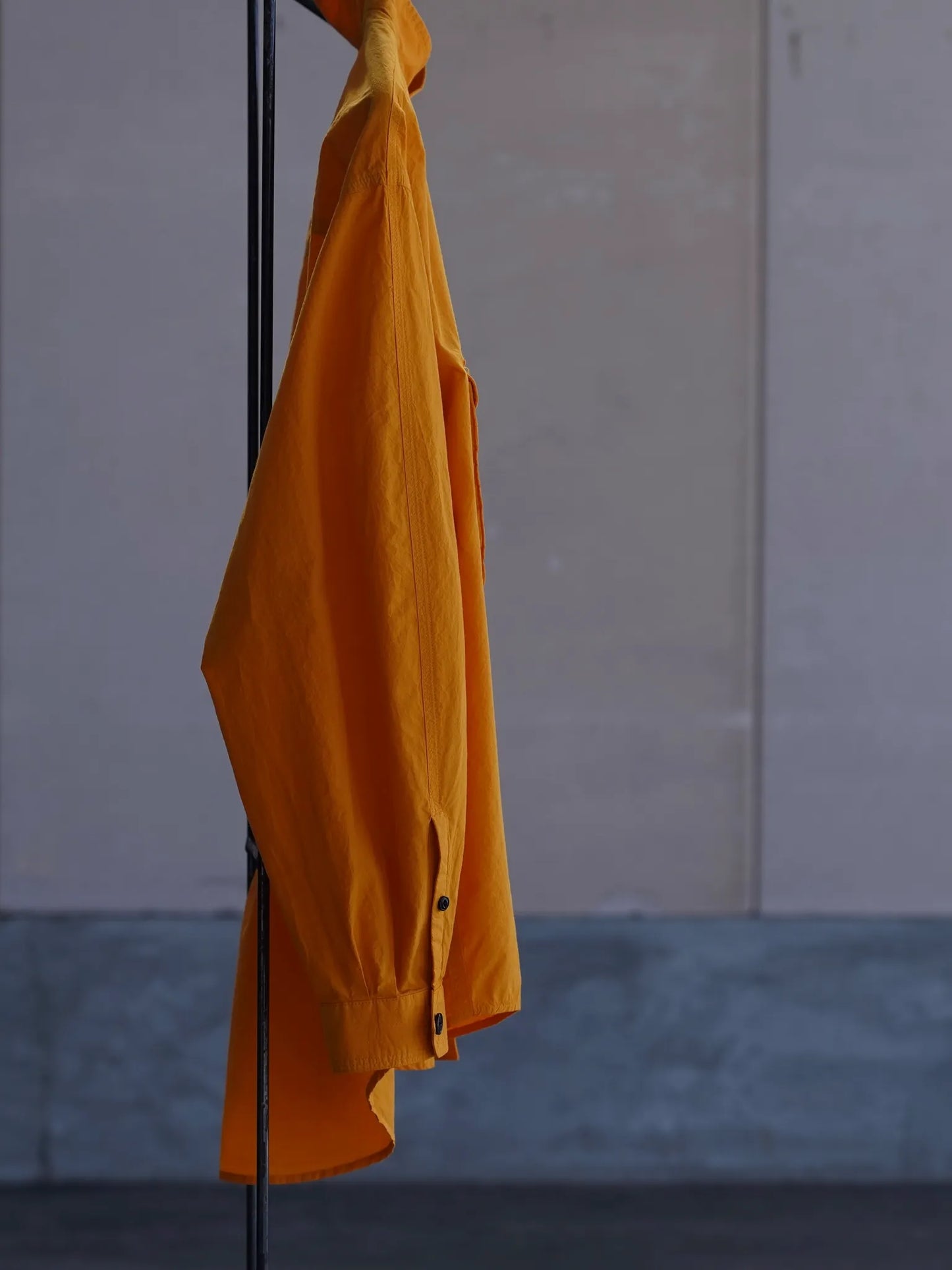 SARTO | [COTTON HIGH COUNT ENZYME] STABD COLLAR OVER SHIRT GOLDEN EYE