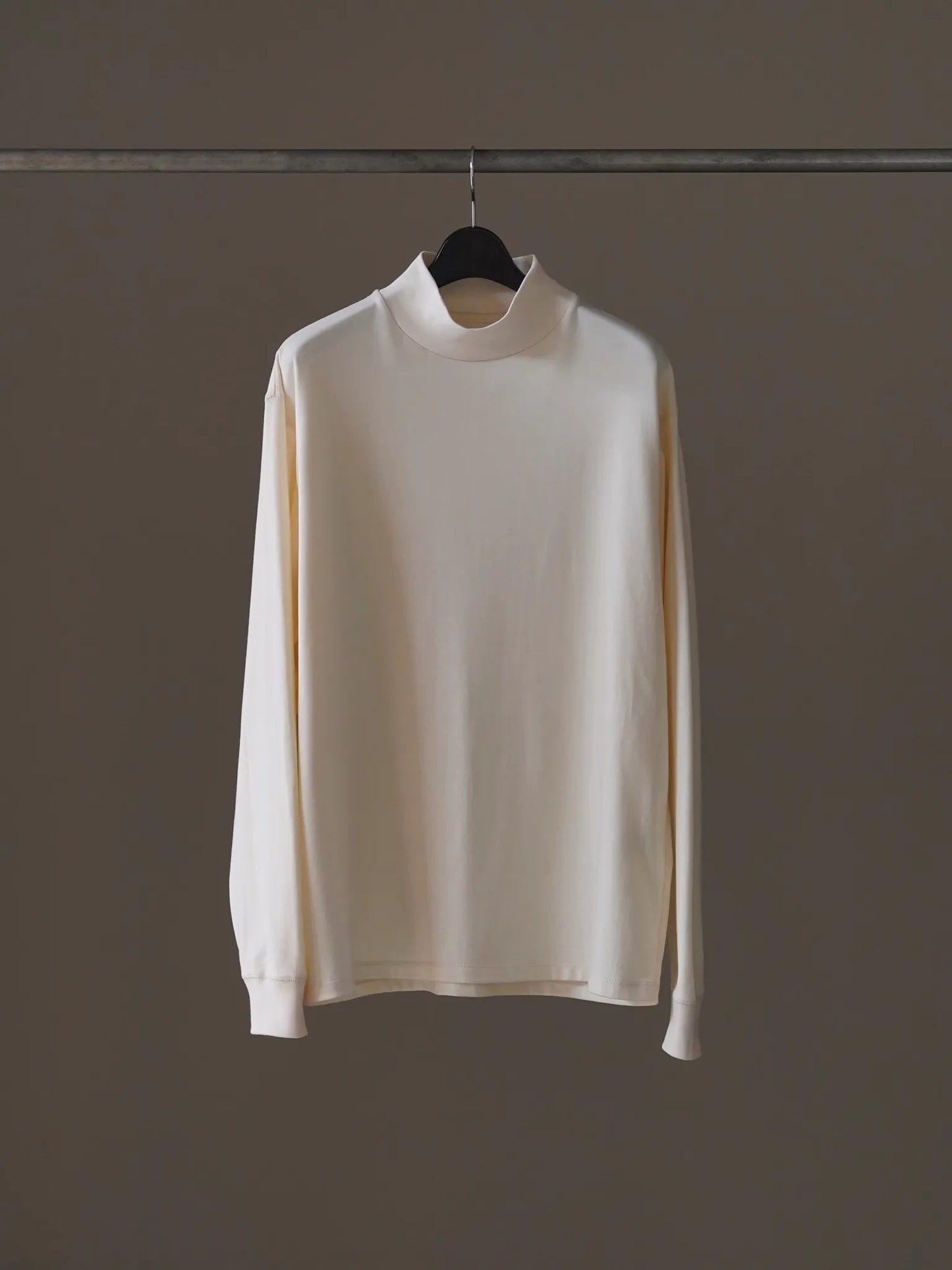 calmlence-mock-neck-ls-t-shirt-owht-1