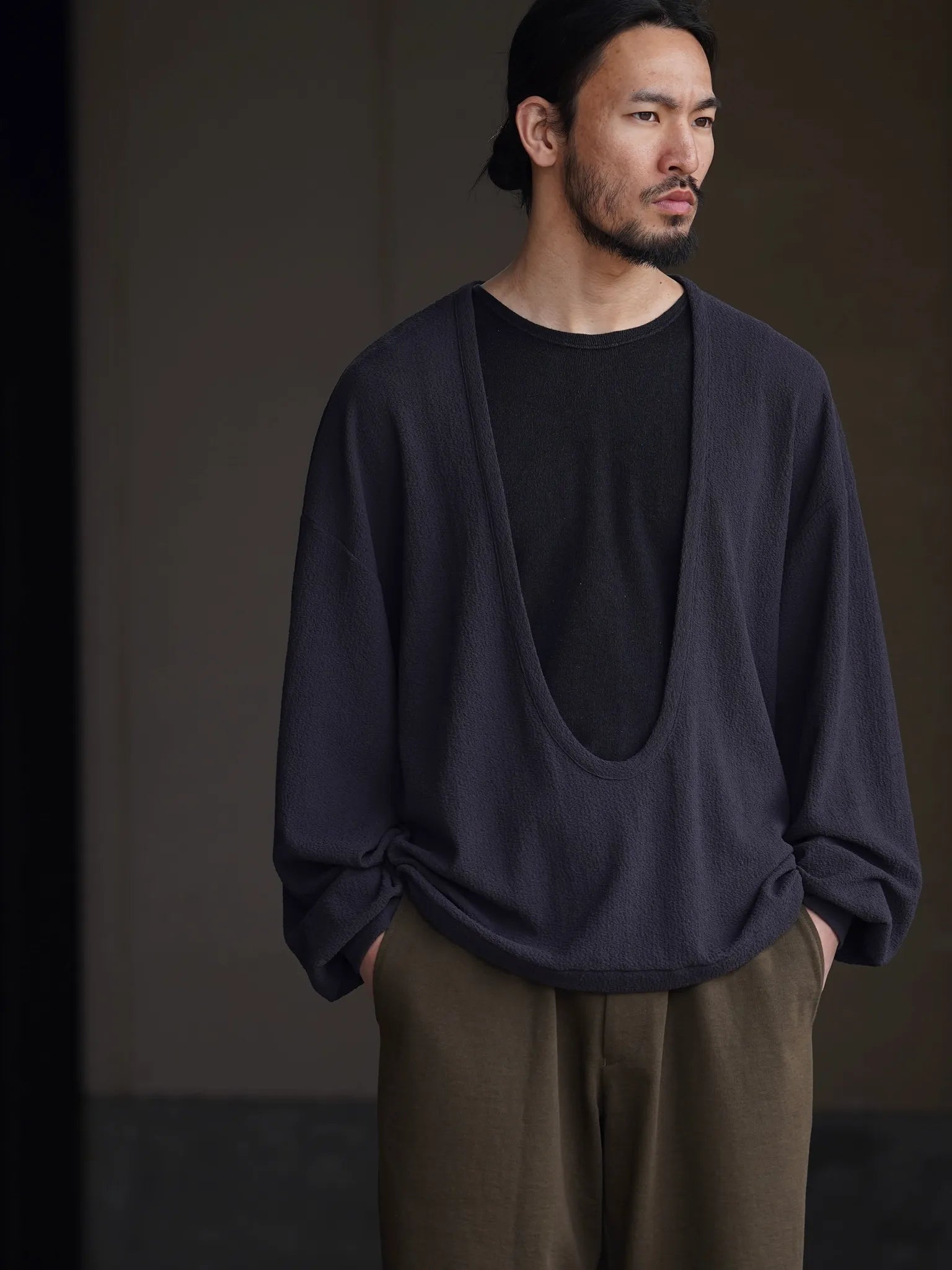 nonnotte-drape-u-pullover-with-cuff-sleeve-inkshade-2