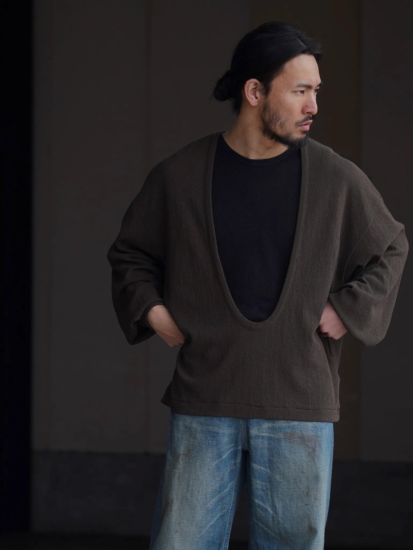 nonnotte-drape-u-pullover-with-cuff-sleeve-khaki-7