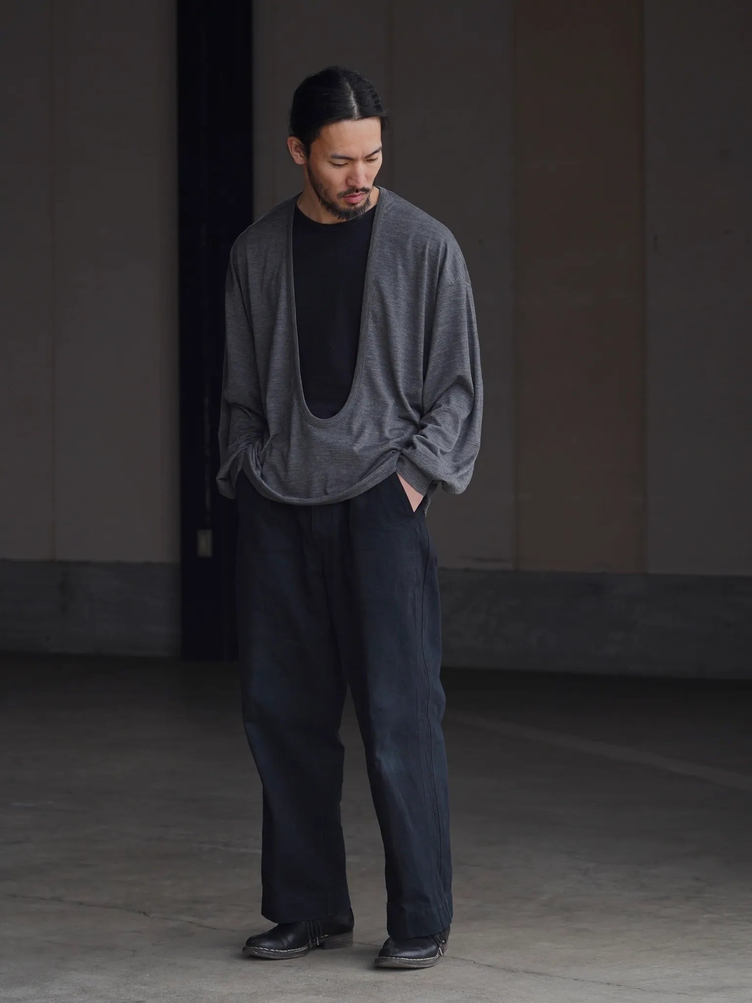 nonnotte-drape-u-pullover-with-cuff-sleeve-charcoal-3