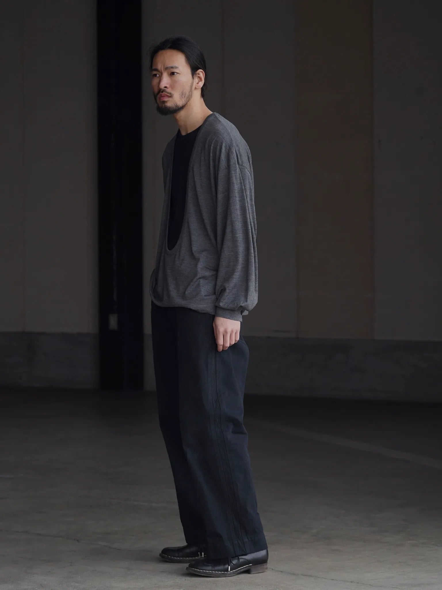 nonnotte-drape-u-pullover-with-cuff-sleeve-charcoal-4