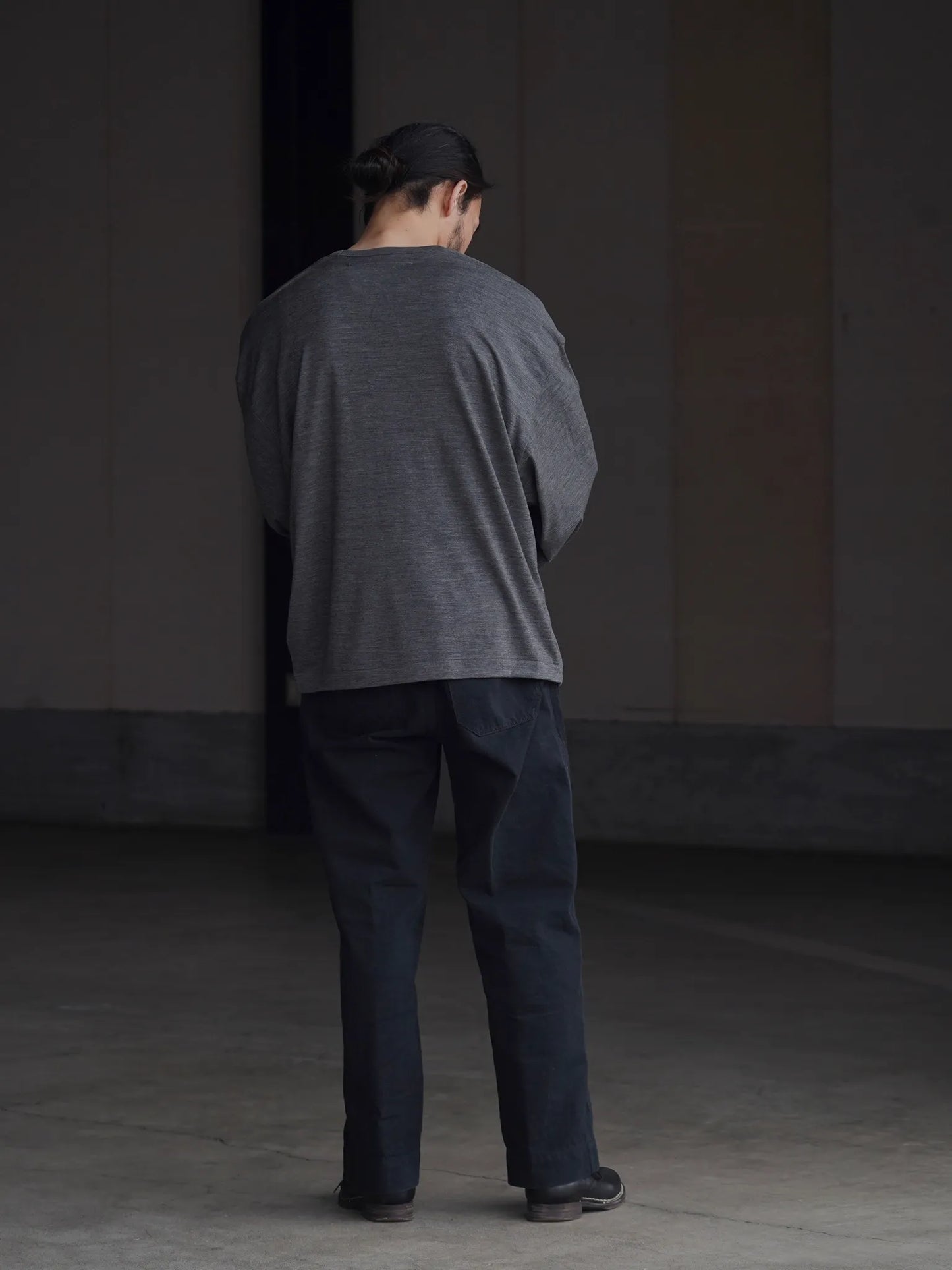 nonnotte-drape-u-pullover-with-cuff-sleeve-charcoal-5