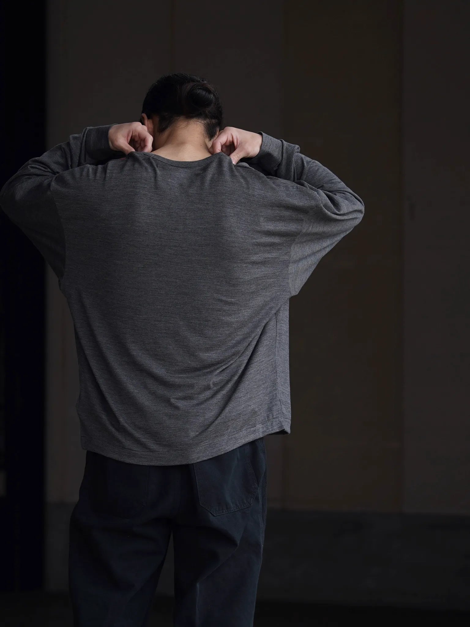 nonnotte-drape-u-pullover-with-cuff-sleeve-charcoal-6