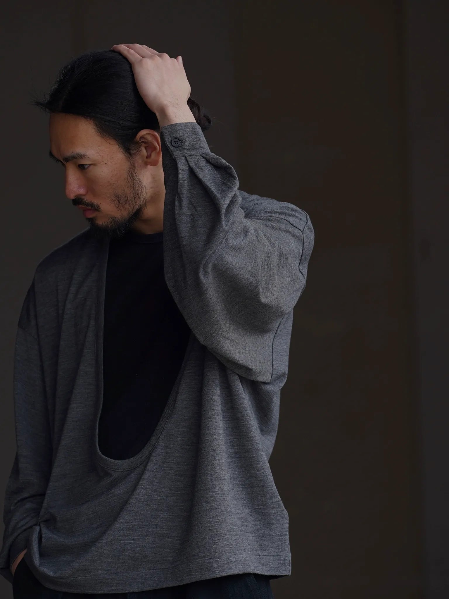 nonnotte-drape-u-pullover-with-cuff-sleeve-charcoal-9
