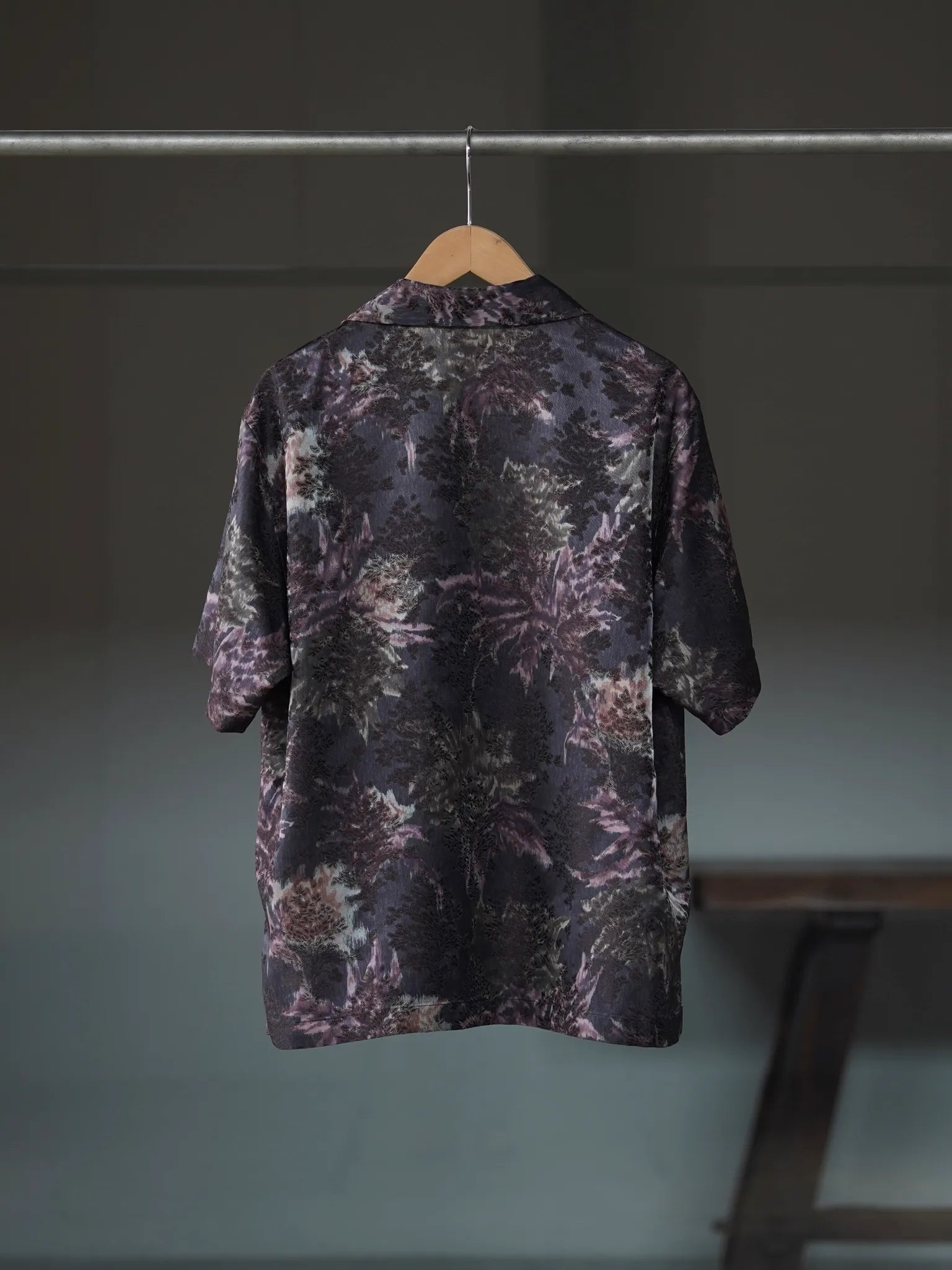 irenisa-open-collar-short-sleeve-shirt-navy-brown-2