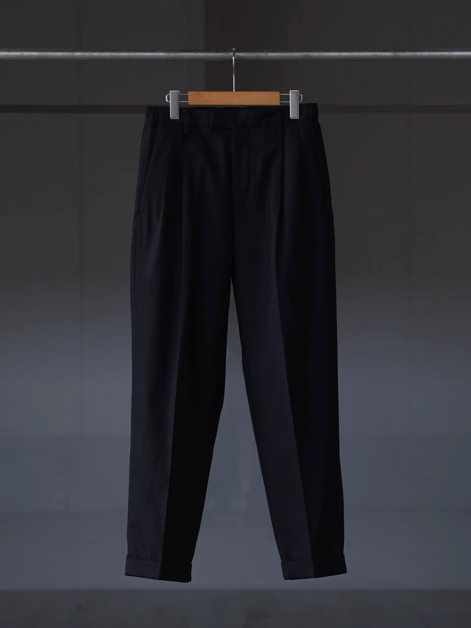 irenisa-two-tucks-tapered-trousers-black-1-1