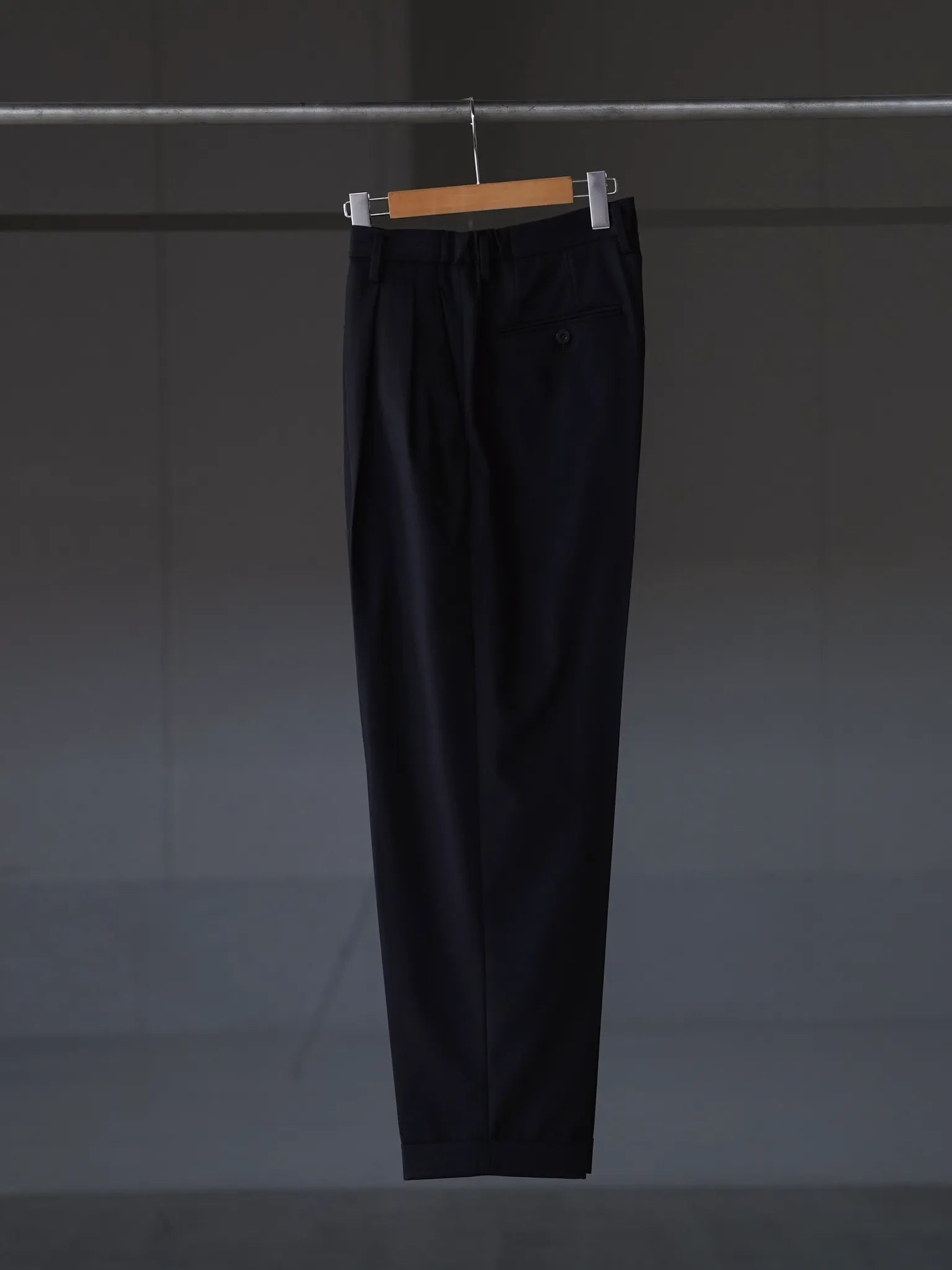 irenisa-two-tucks-tapered-trousers-black-1-3