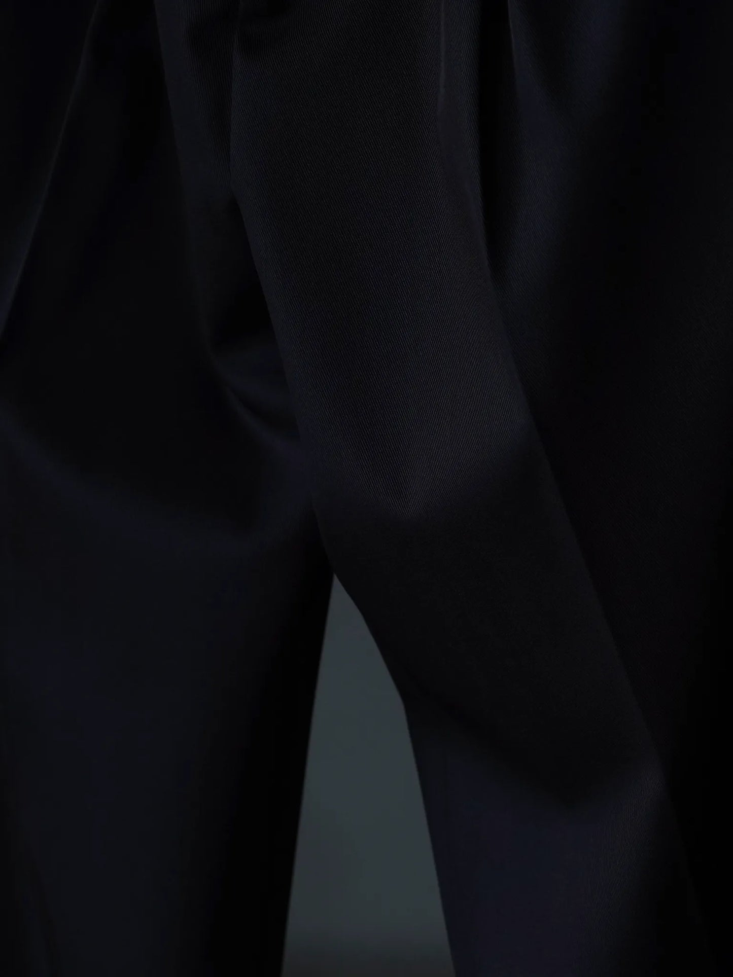 irenisa-two-tucks-tapered-trousers-black-1-5