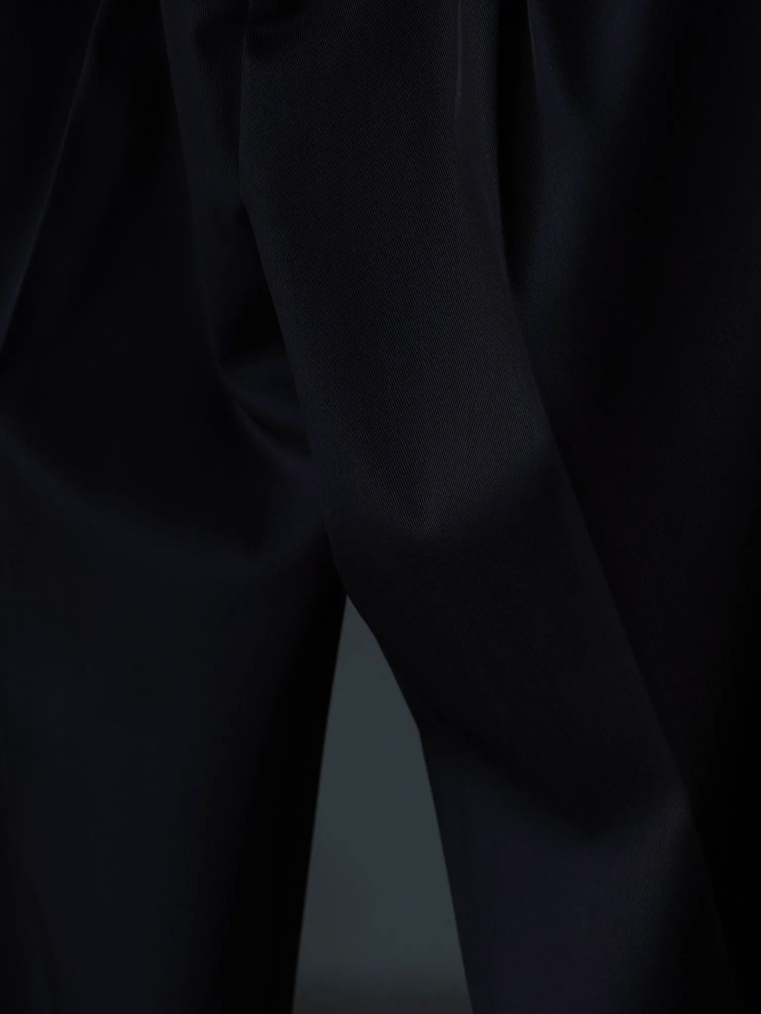 irenisa-two-tucks-tapered-trousers-black-1-5