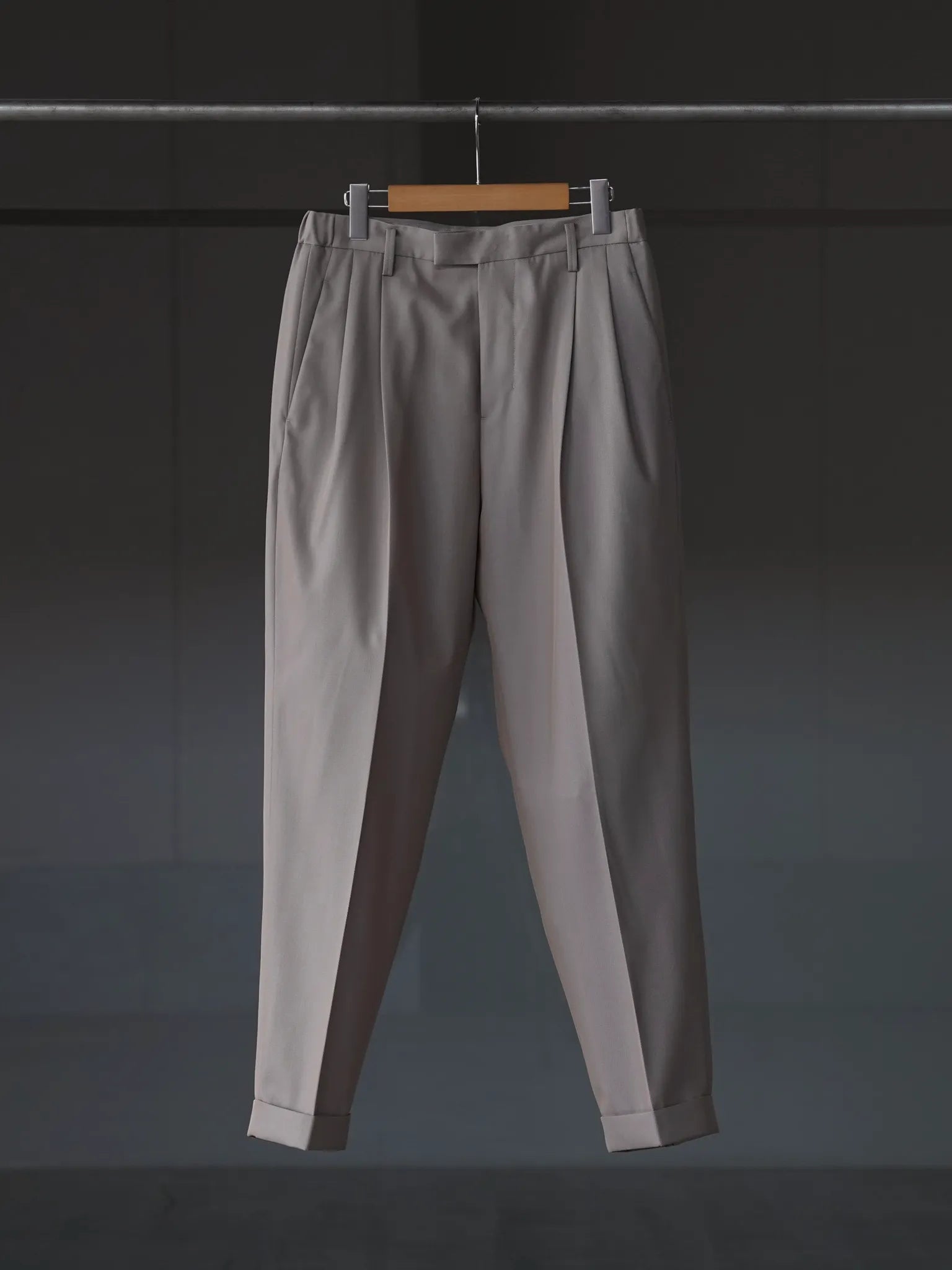 irenisa-two-tucks-tapered-trousers-greige-1