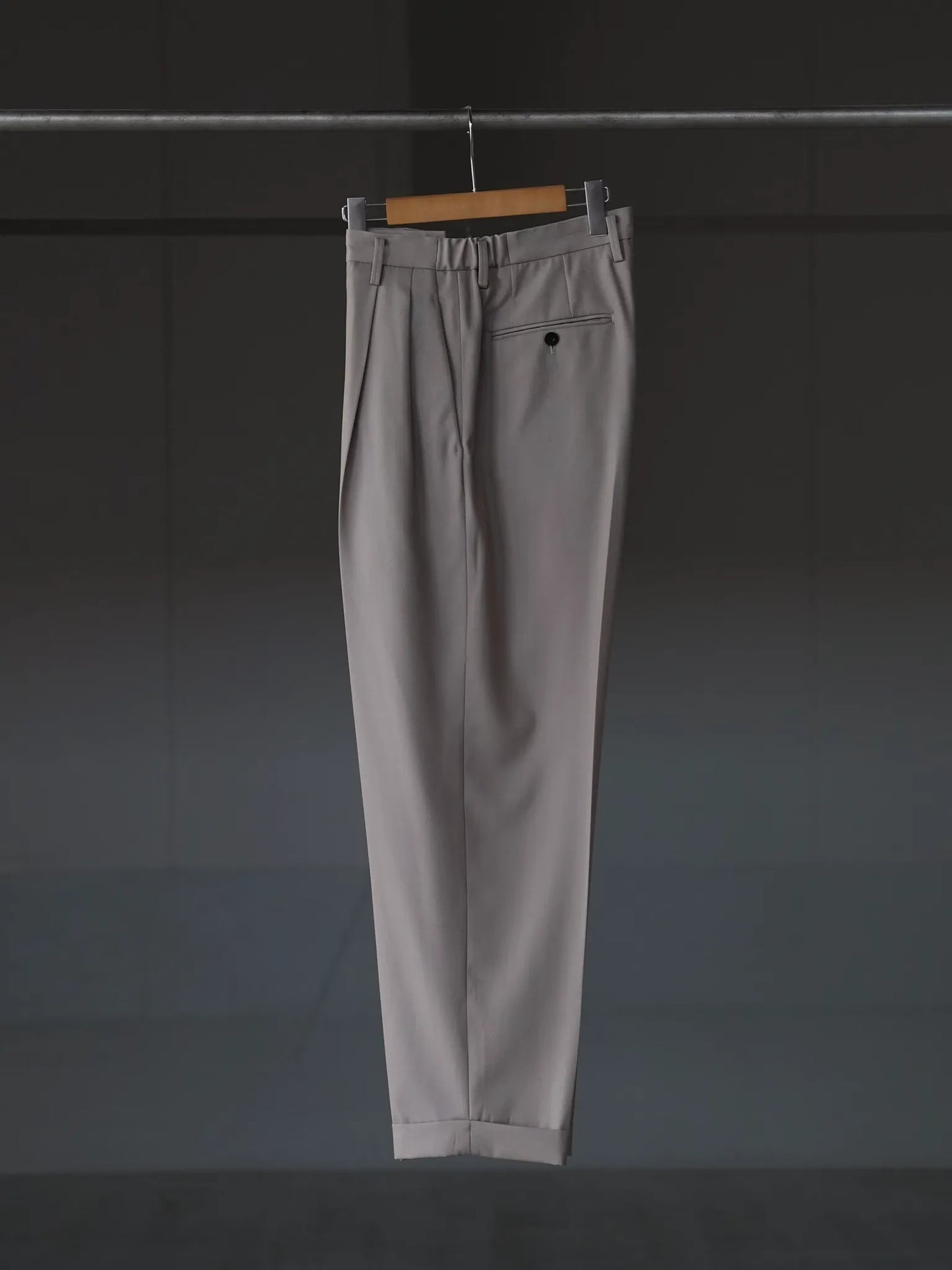irenisa-two-tucks-tapered-trousers-greige-3