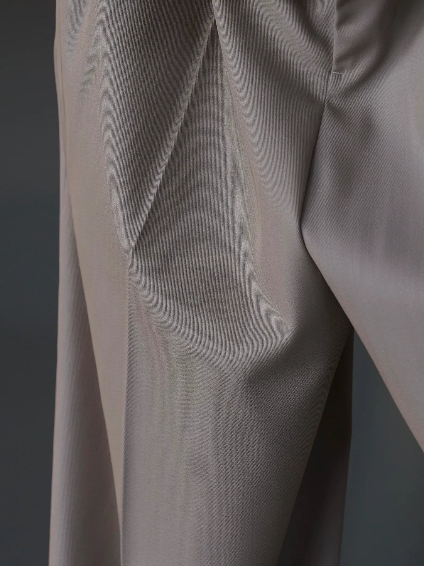 irenisa-two-tucks-tapered-trousers-greige-5