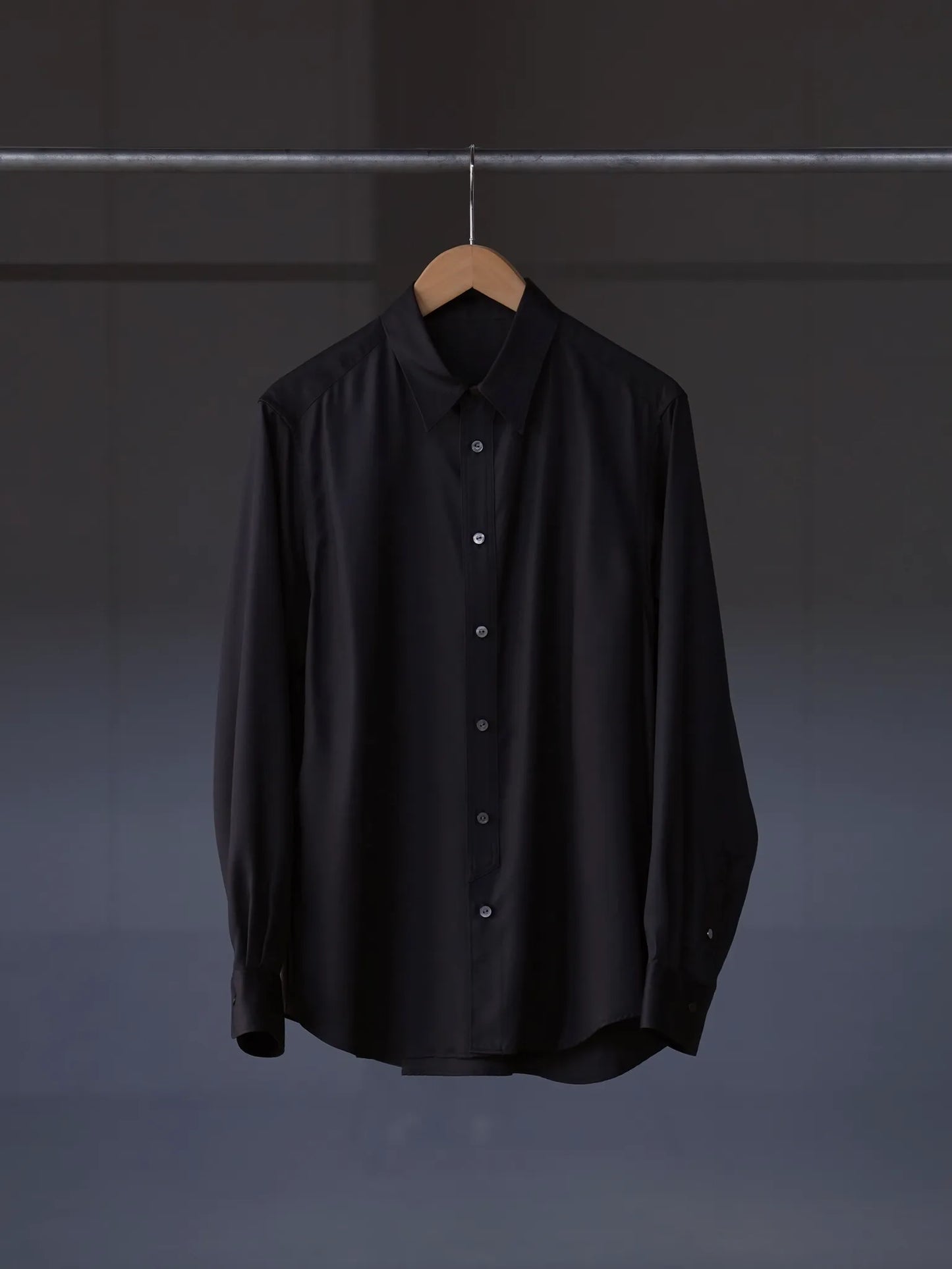 irenisa-regular-collar-shirt-smoke-black-1