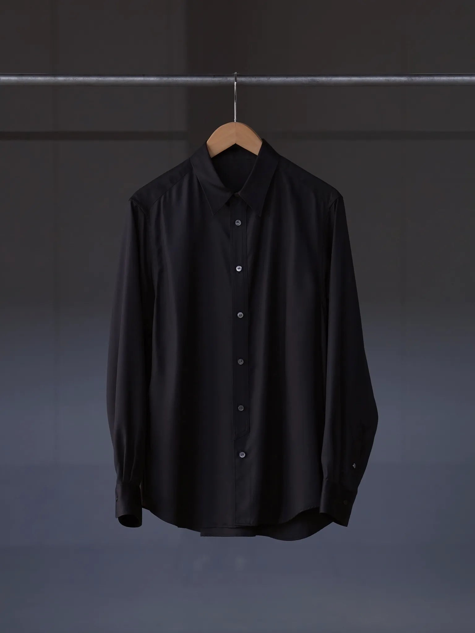 irenisa-regular-collar-shirt-smoke-black-1
