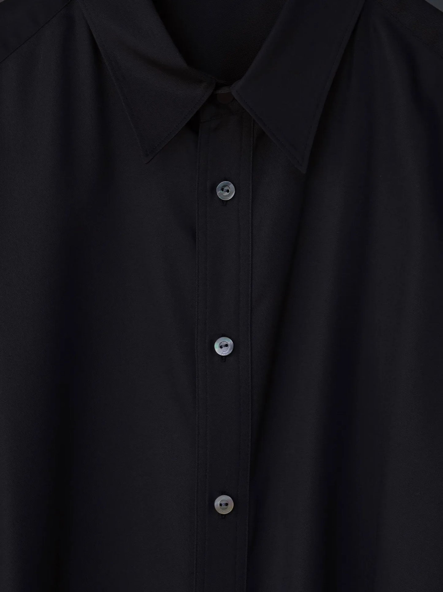 irenisa-regular-collar-shirt-smoke-black-3
