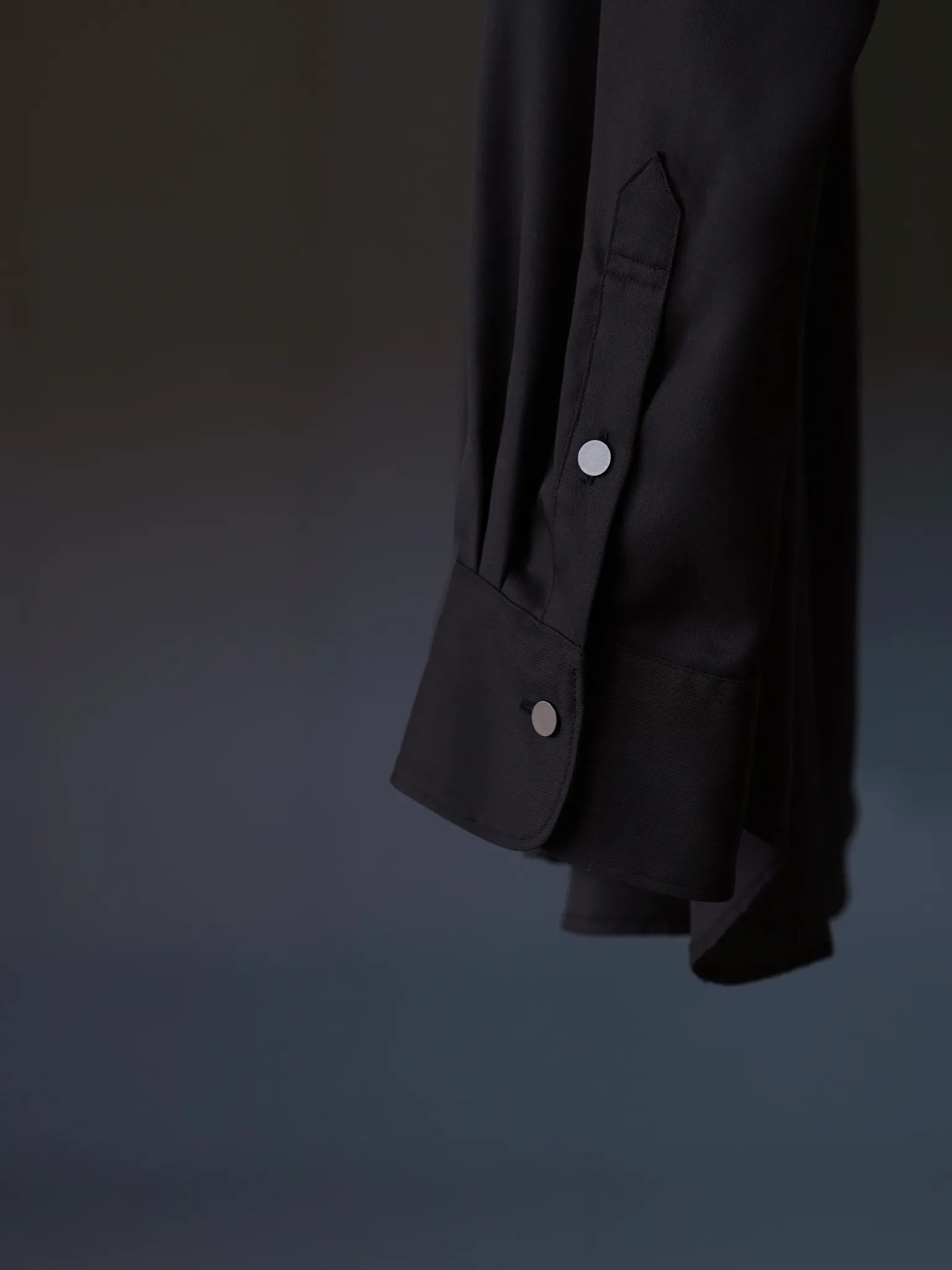 irenisa-regular-collar-shirt-smoke-black-4