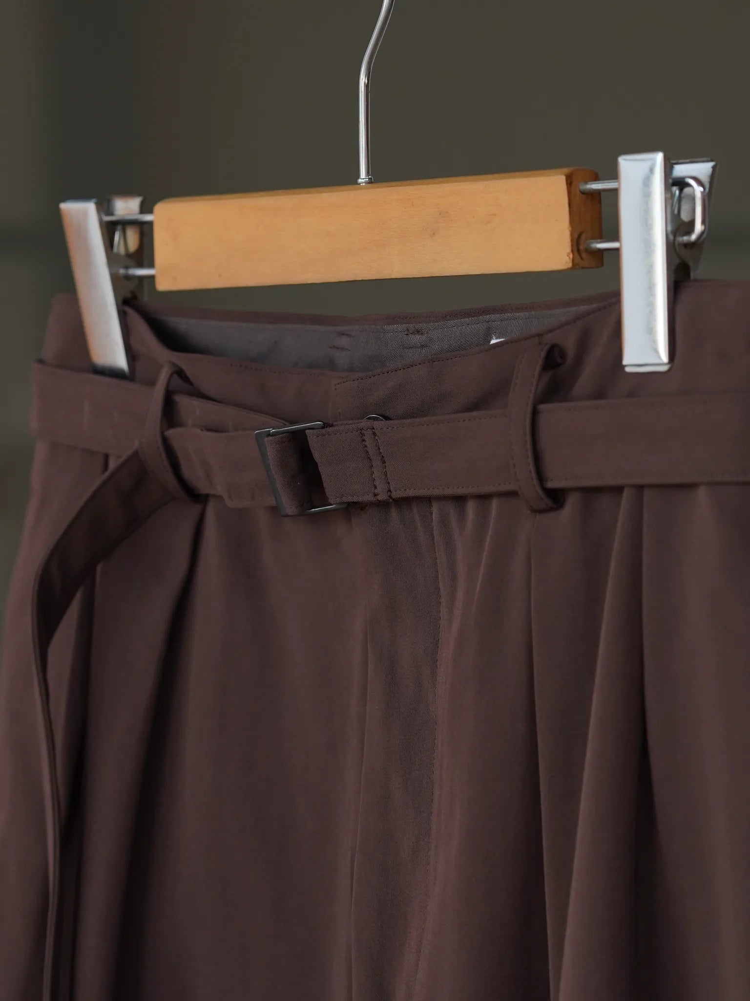 irenisa-belted-tapered-pants-dark-brown-3