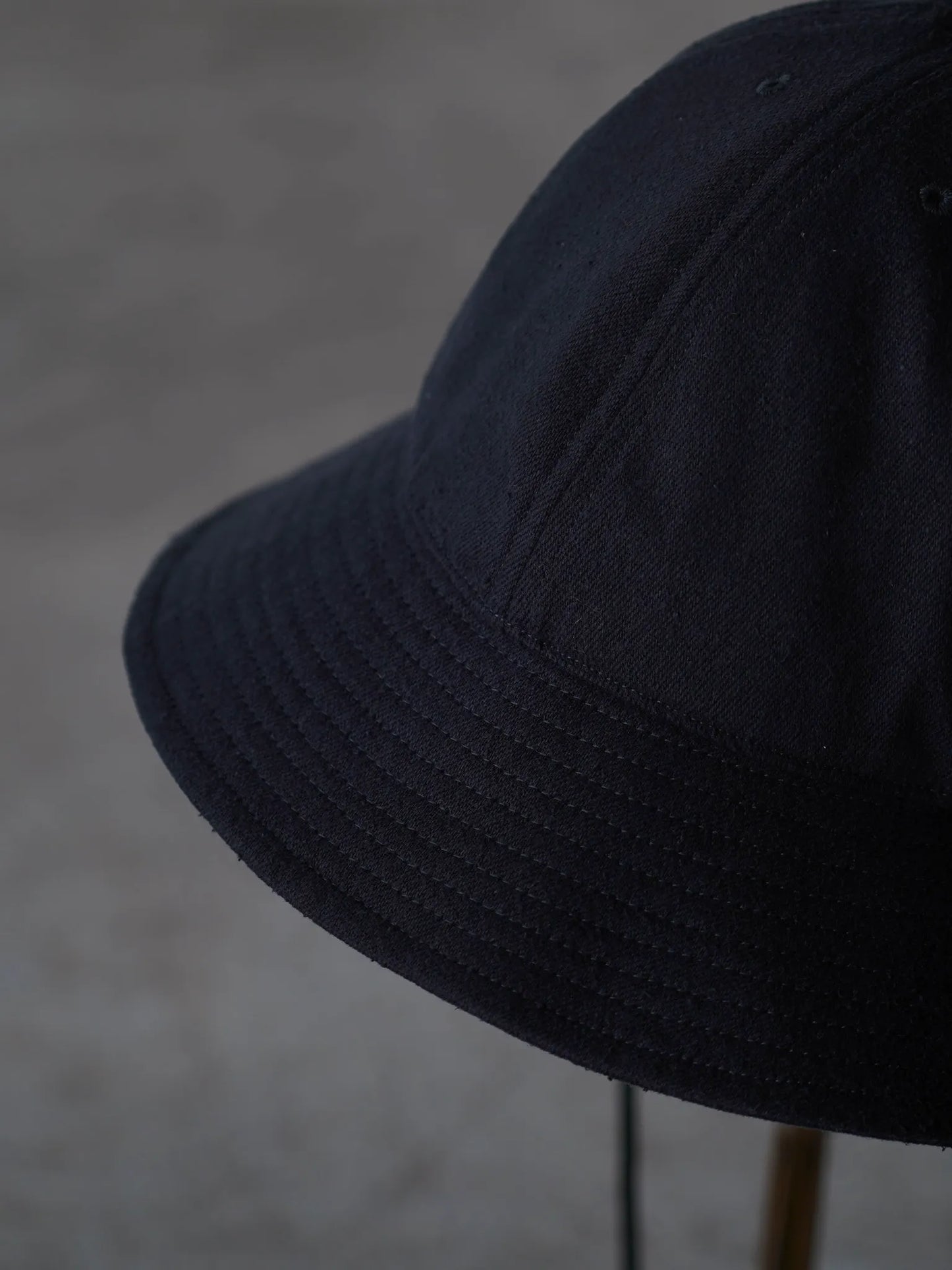 COMOLI シルクネップ ハット BLACK | CASANOVA&CO (カサノヴァアンド COMOLI シルクネップ ハット BLACK | CASANOVA&CO (カサノヴァアンド
