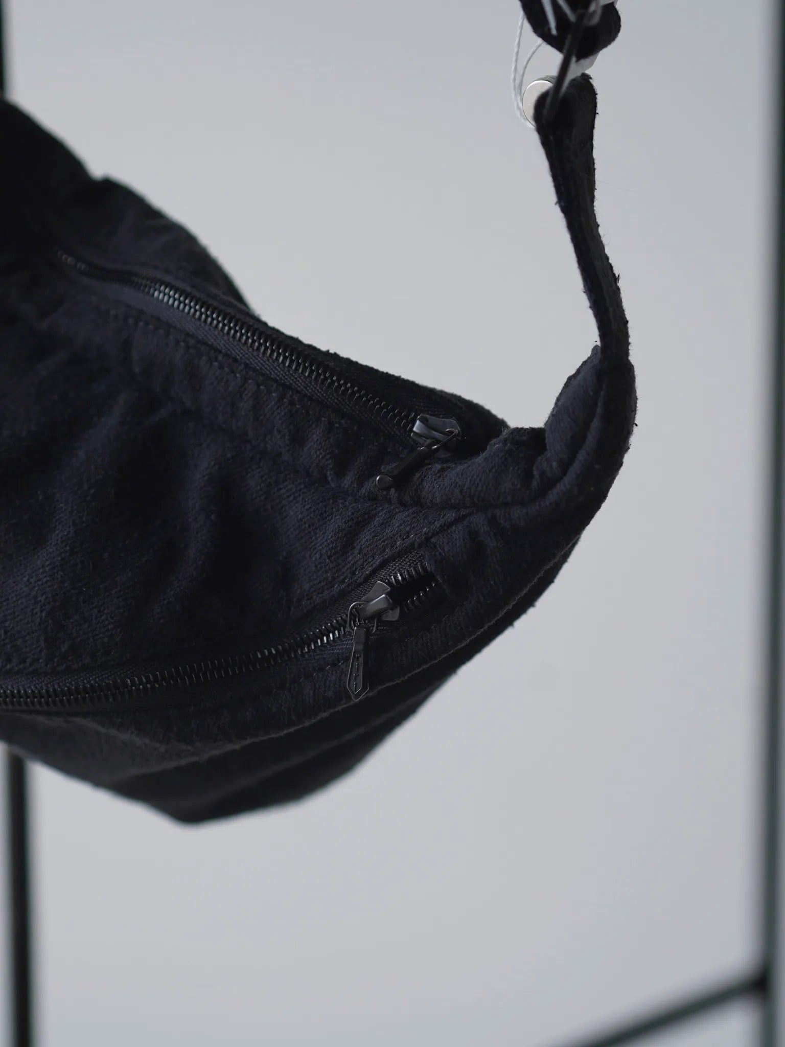 COMOLI シルクネップ ウエストバッグ BLACK | CASANOVA&CO (カサノヴァ COMOLI シルクネップ ウエストバッグ BLACK | CASANOVA&CO (カサノヴァ