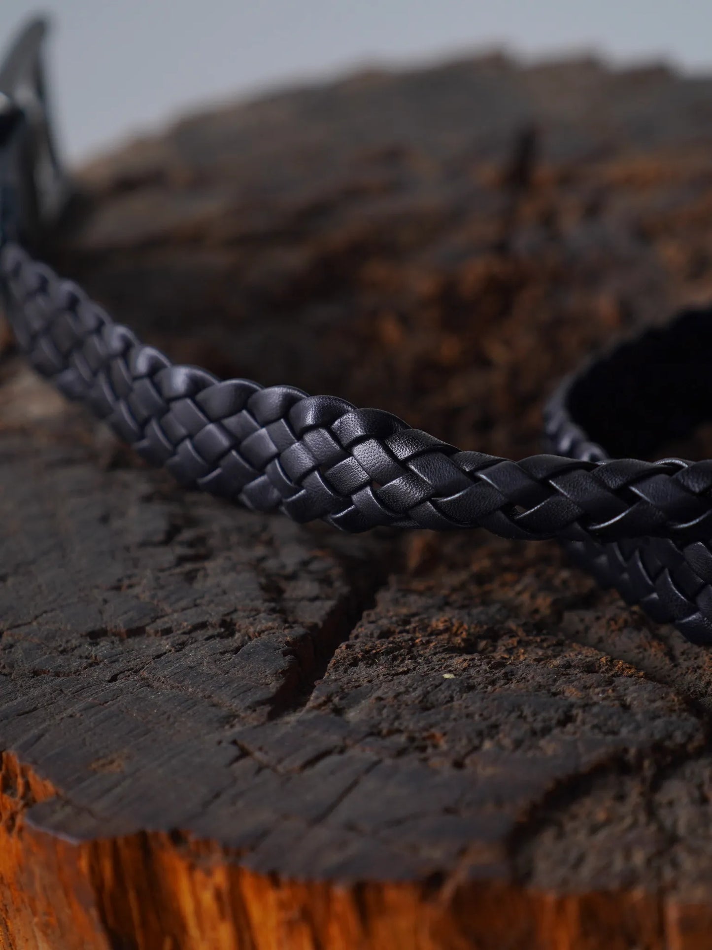 PETROSOLAUM | Hand-braided handle belt black