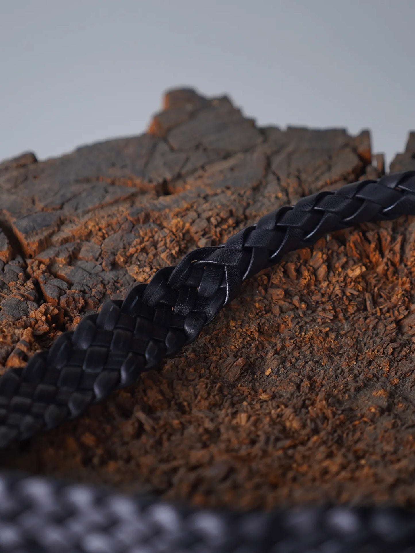 PETROSOLAUM | Hand-braided handle belt black