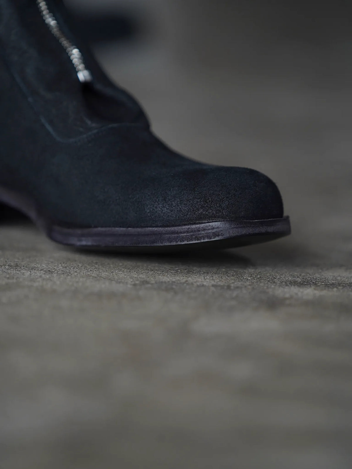 PETROSOLAUM | H center zip [Horse reverse] black