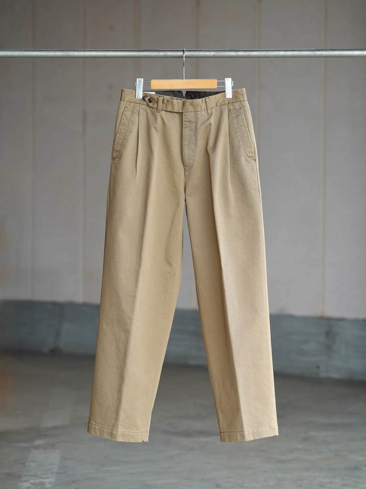 sarto-heavy-cotton-twill-tucked-trousers-dark-tan-1