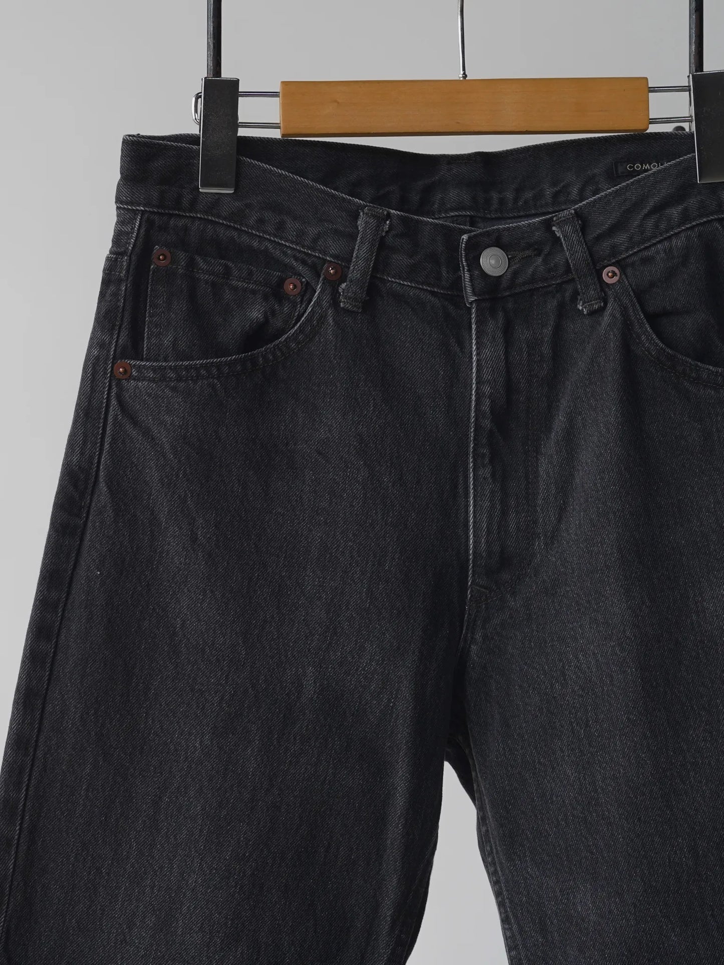 comoli-デニム-5pパンツ-fade-black-2