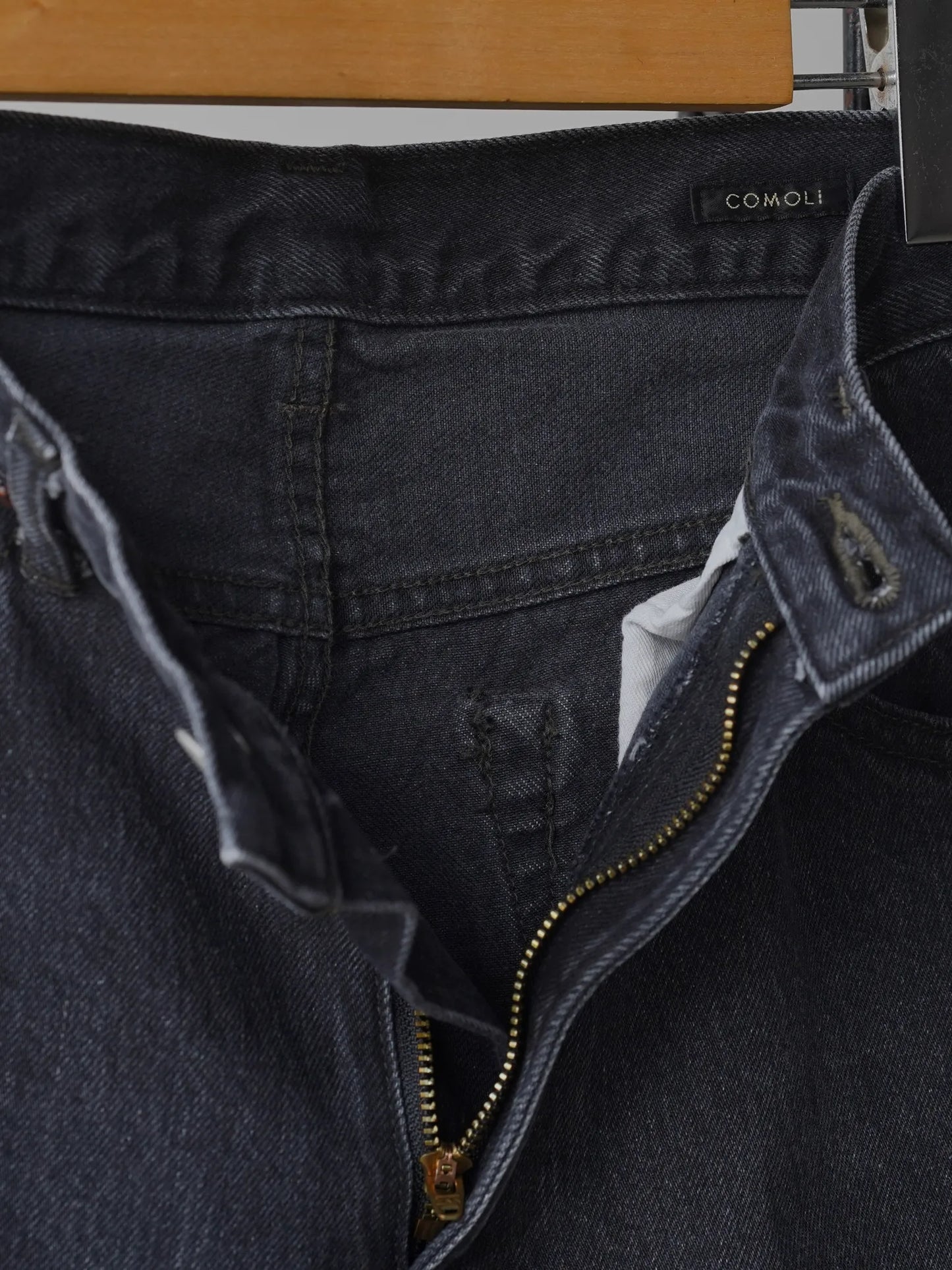 comoli-デニム-5pパンツ-fade-black-5