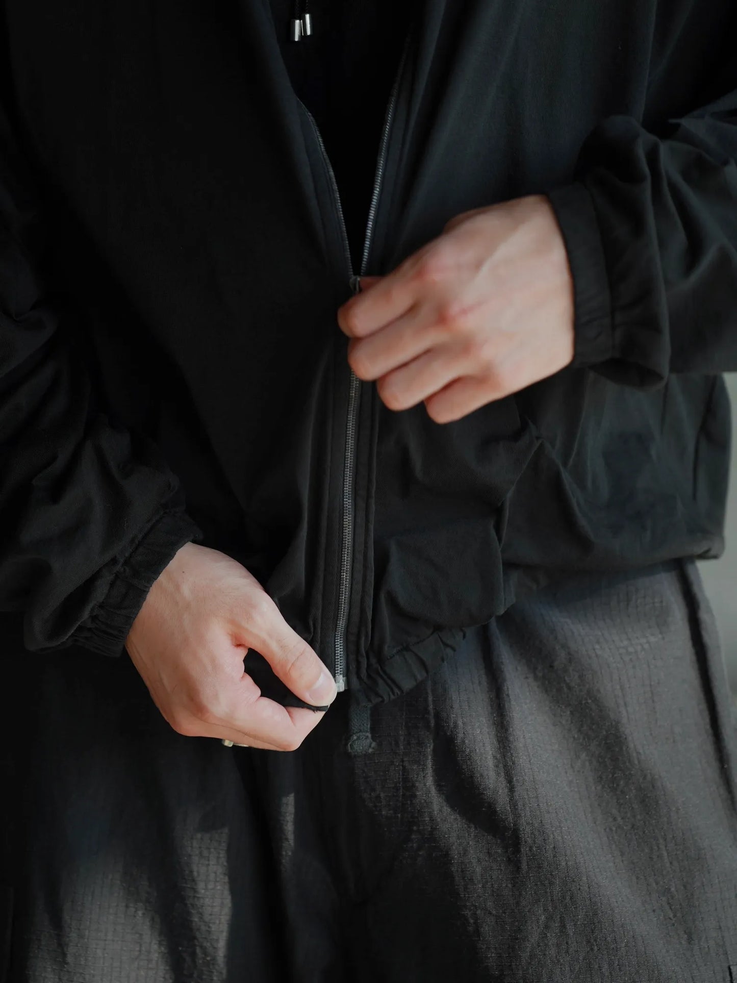 COMOLI | THINコットン ジップジャケット BLACK