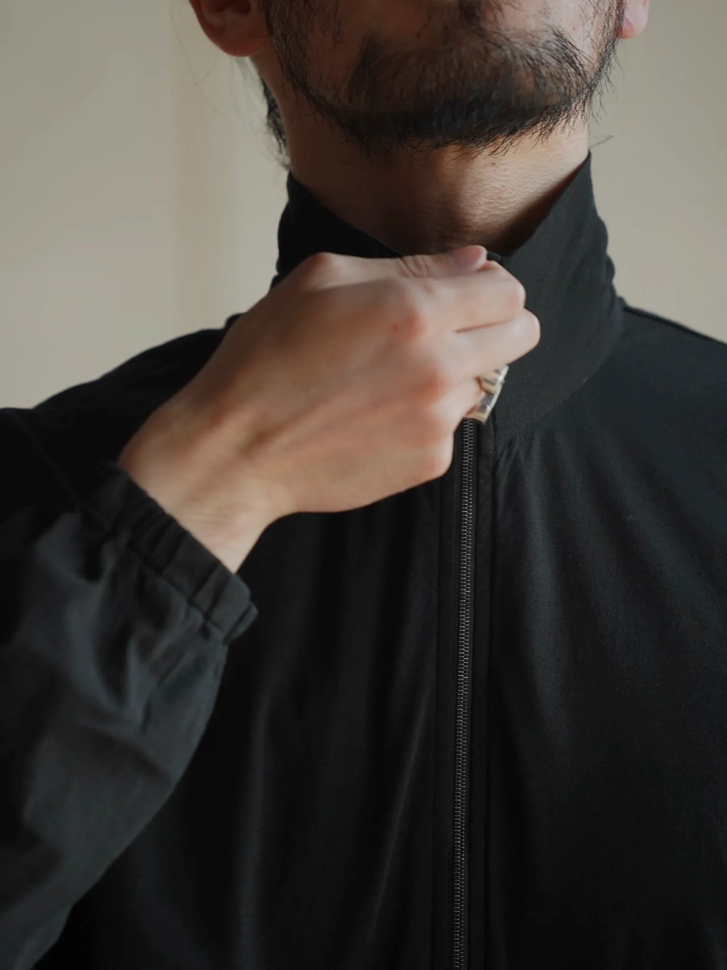 COMOLI | THINコットン ジップジャケット BLACK
