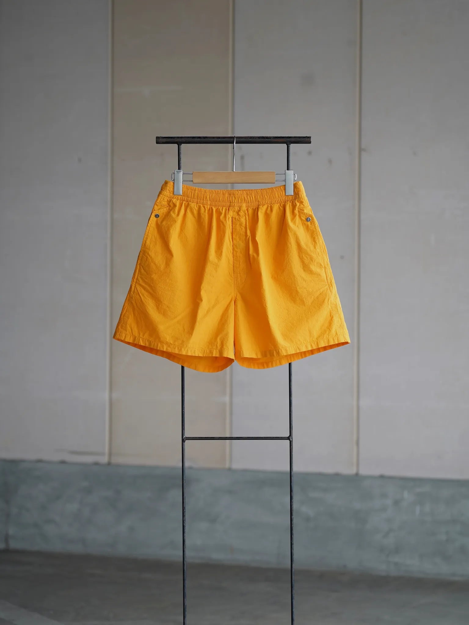 sarto-cotton-high-count-enzyme-short-pants-golden-eye-1